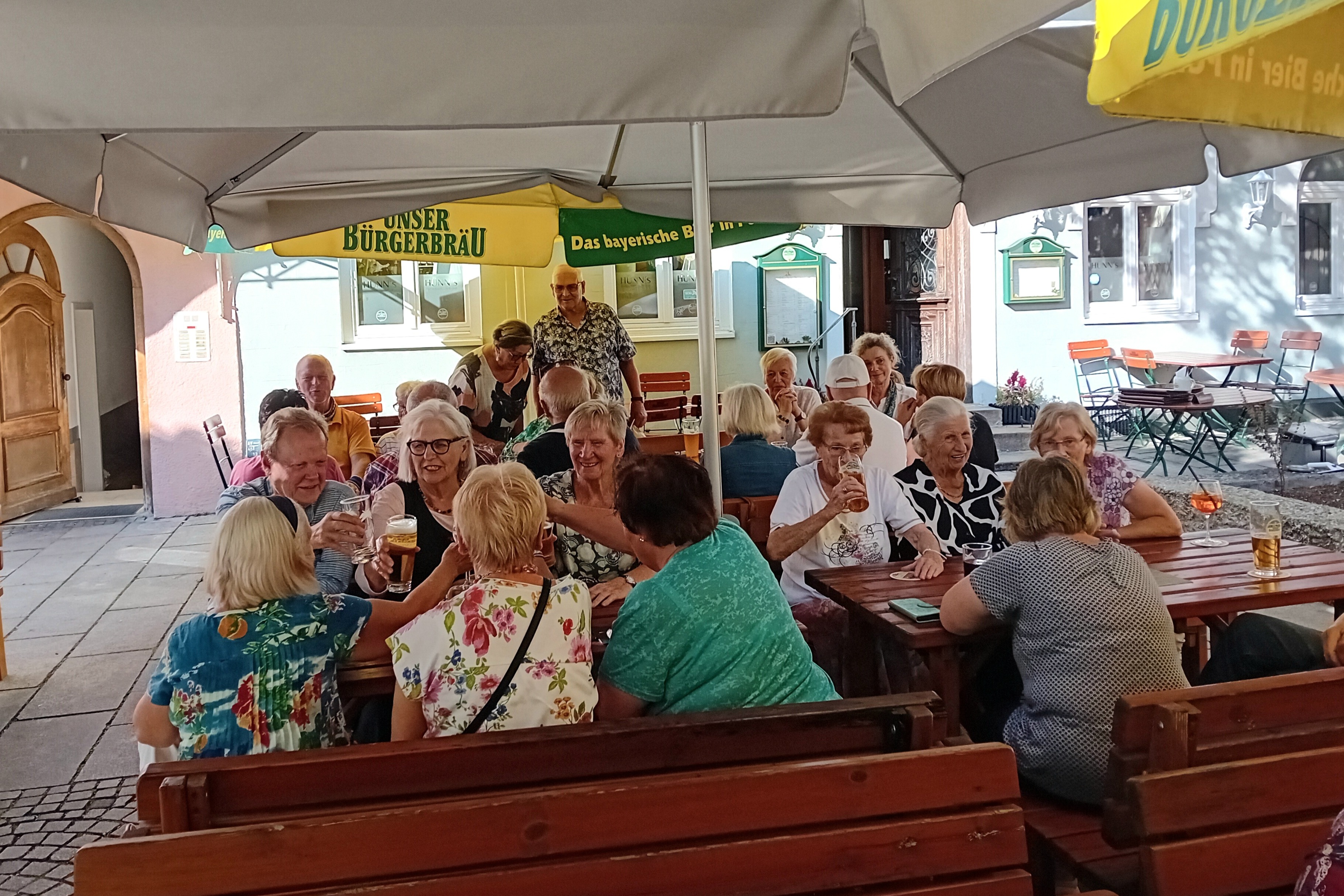 Gastst&auml;tte "H&uuml;nn&acute;s" am Rathausplatz