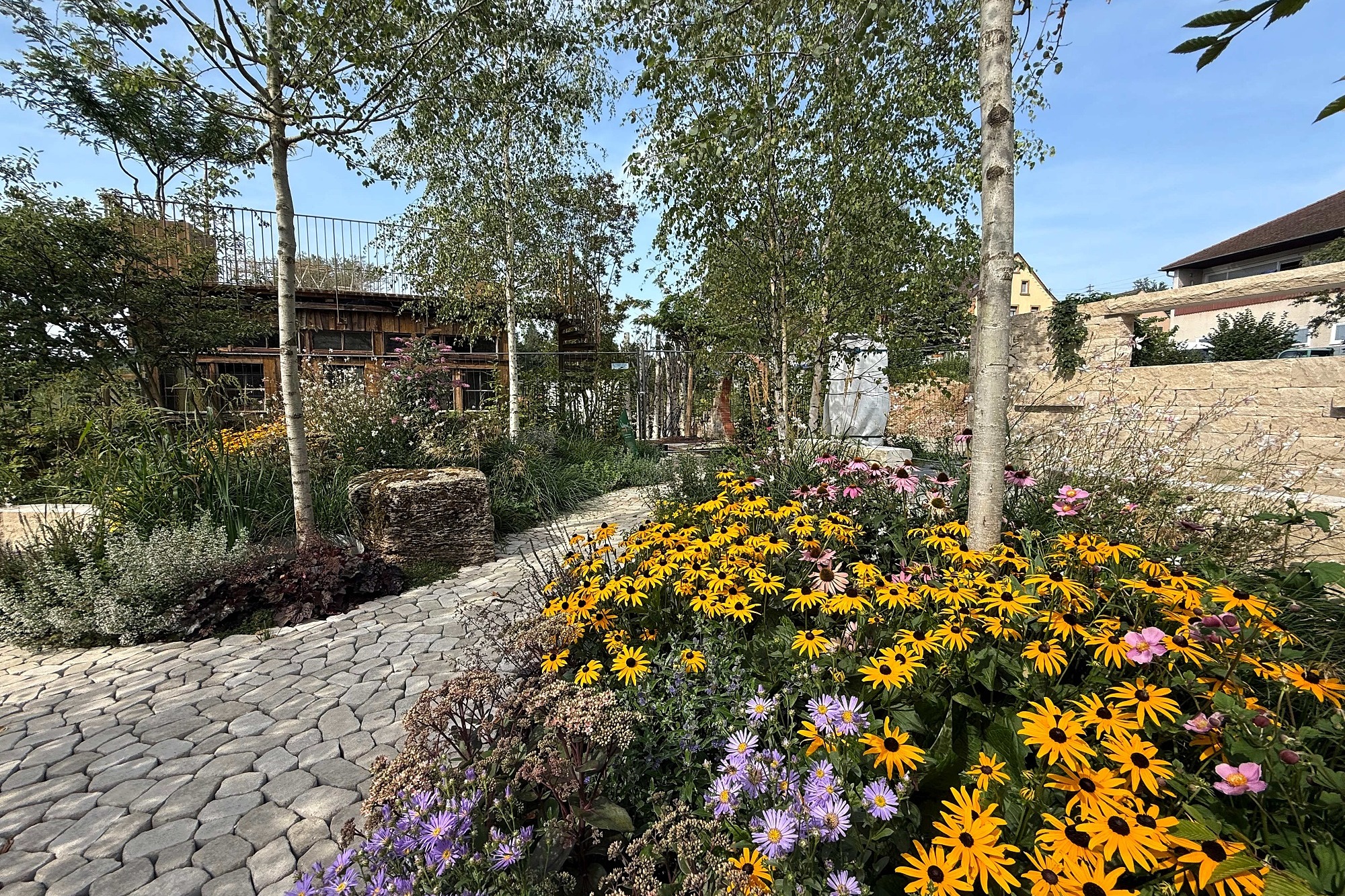 Blumen und B&auml;ume auf dem Gel&auml;nde der Landesgartenschau