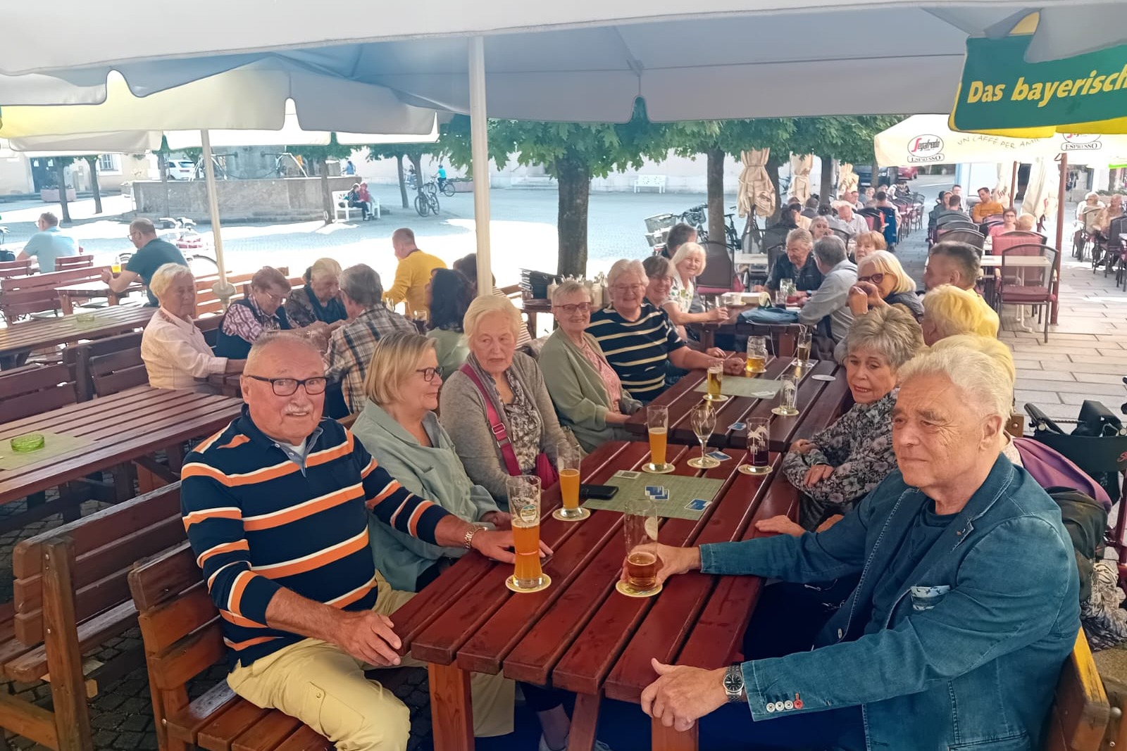 Gastst&auml;tte "H&uuml;nn&acute;s" am Rathausplatz