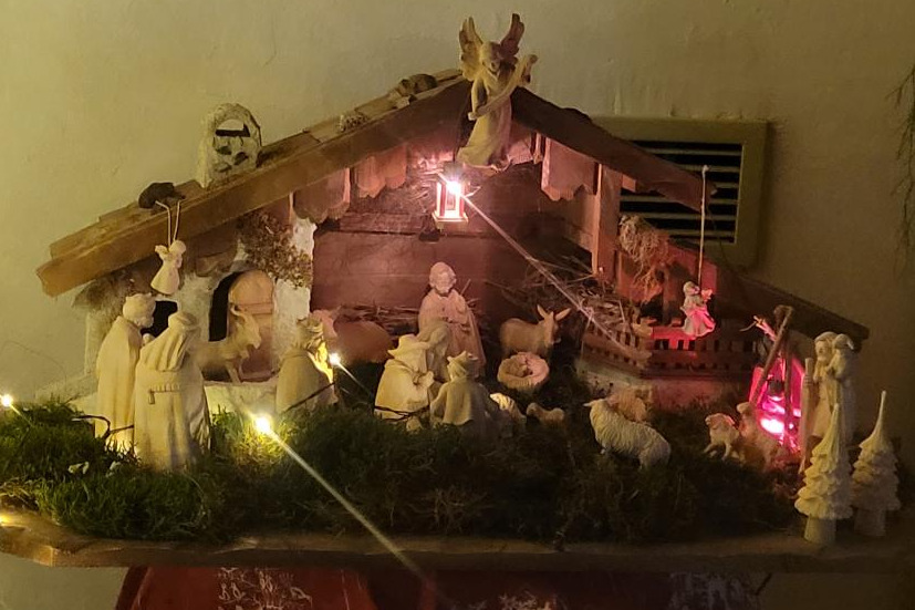 Krippenstall und Krippenfiguren