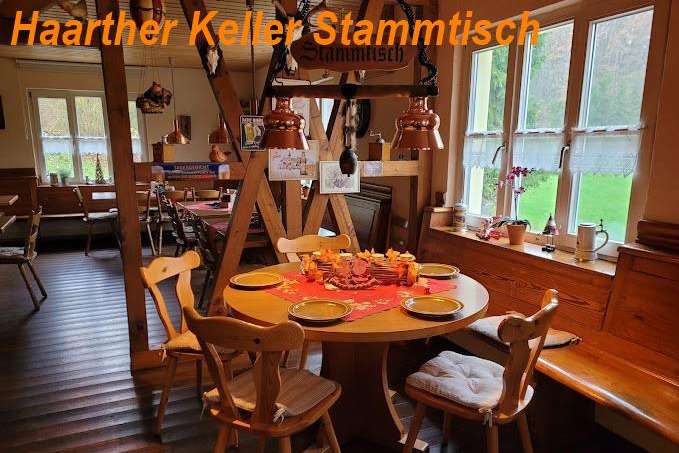 Hinterer Gastraum des "Haarter Keller" mit gedekten Tisch ohne Gäste