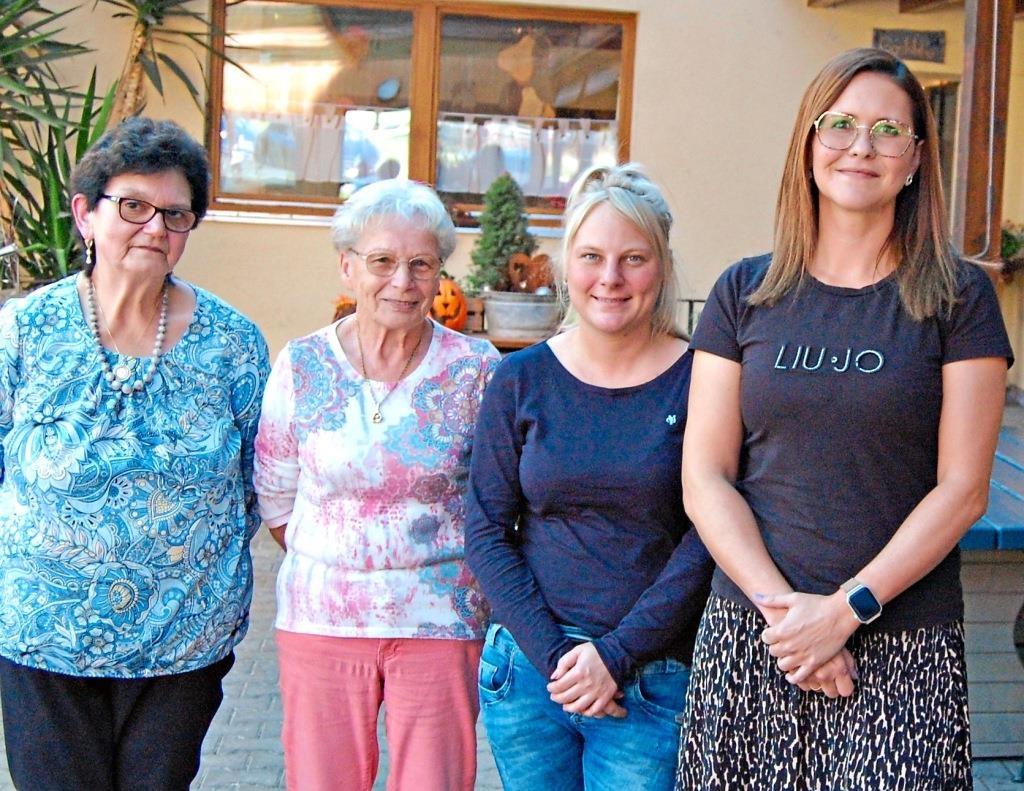 Beim VdK-Nachmittag: Ortsvorsitzende Angela Gmeinwieser (von links), 2. Ortsvorsitzende Rosemarie Breindl, Schriftführerin Magdalena Wittmann und Wohnberaterin Franziska Geiß.