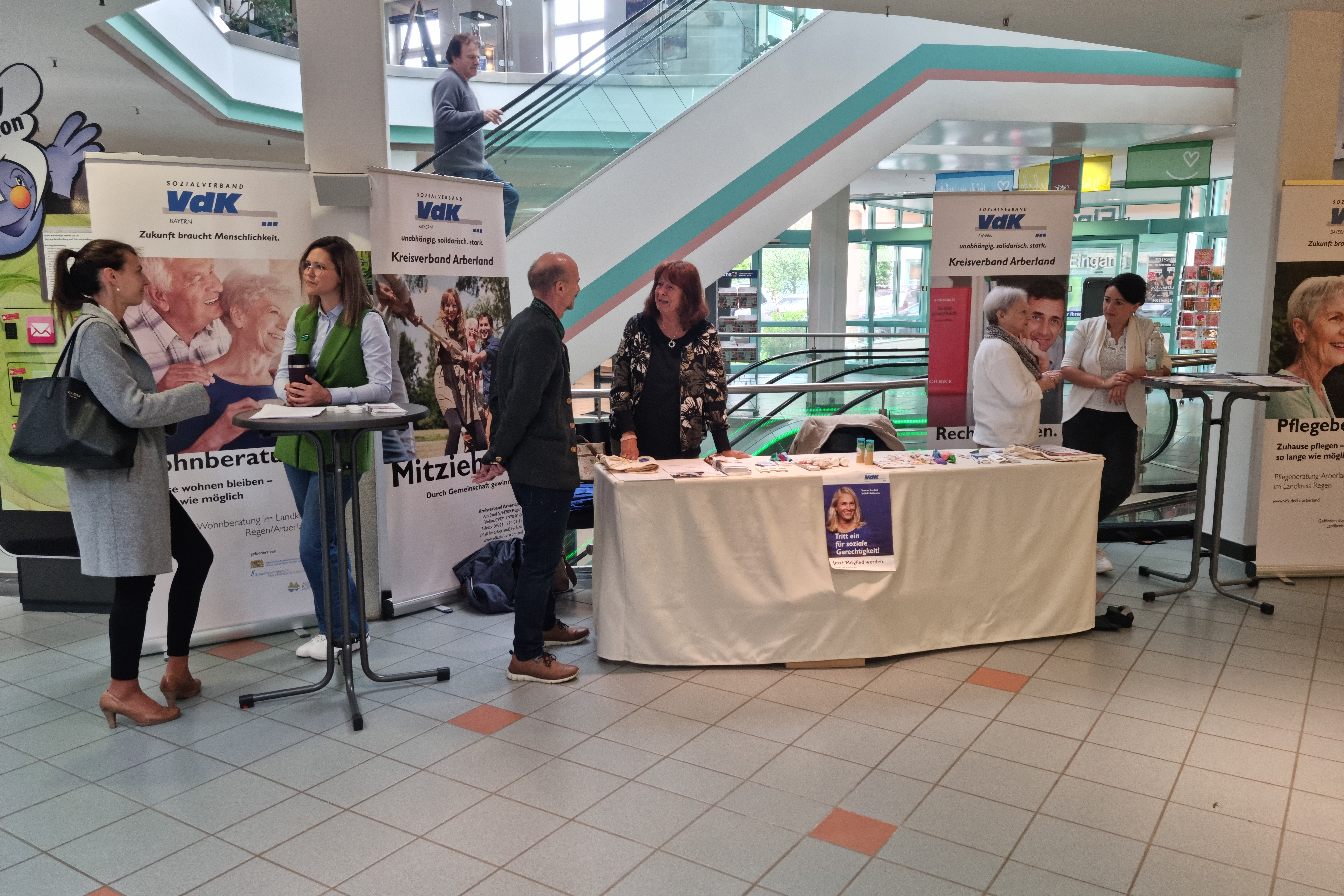Infostand im Einkaufspark Regen