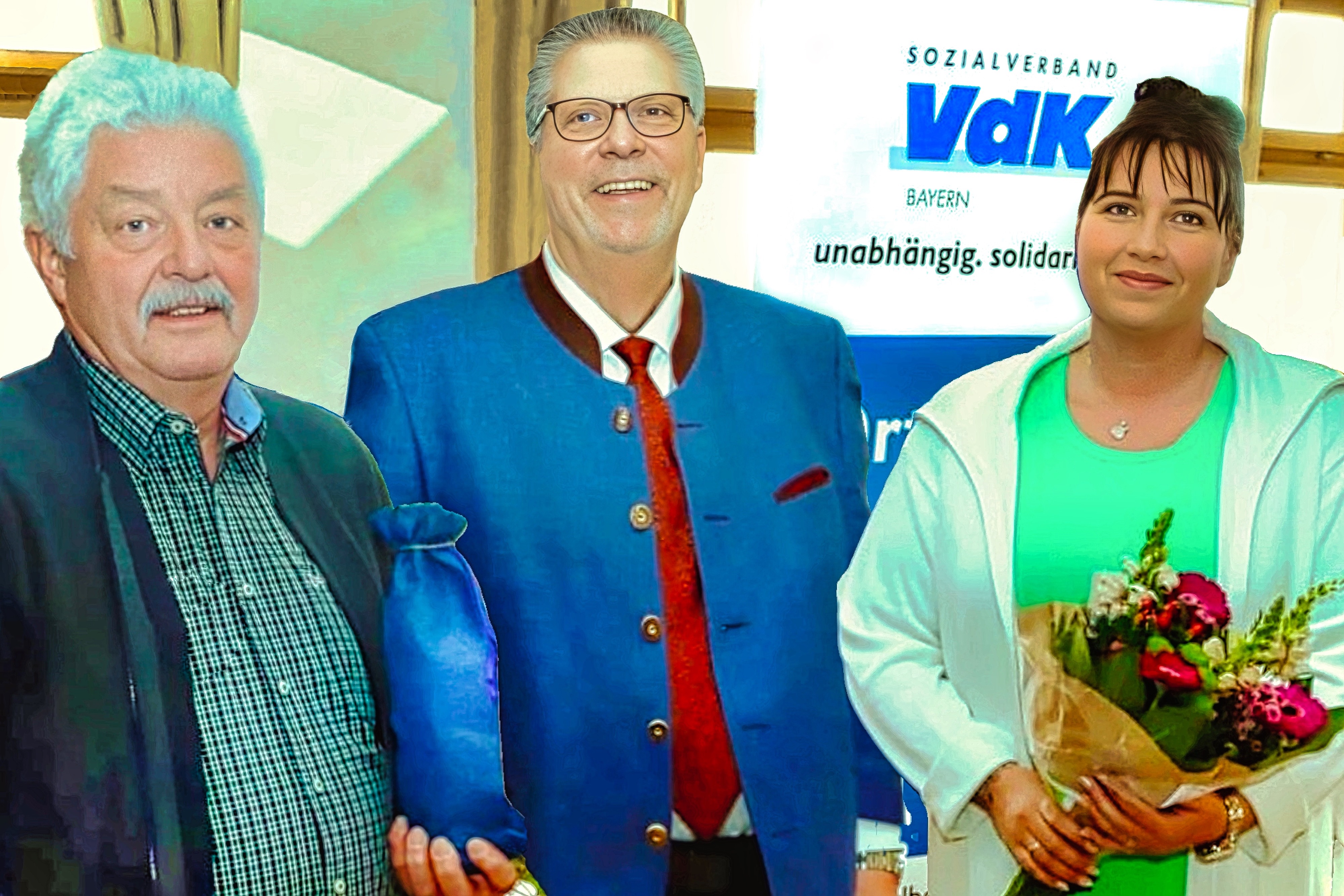 Der Vorsitzende Günter Hellwig (m.) mit dem bisherigen Kassierer Bernd Tombers und der neugewählten Nachfolgerin Sonja Ritt Kassierer Bernd Tombers und der neugewählten Nachfolgerin Sonja Ritt