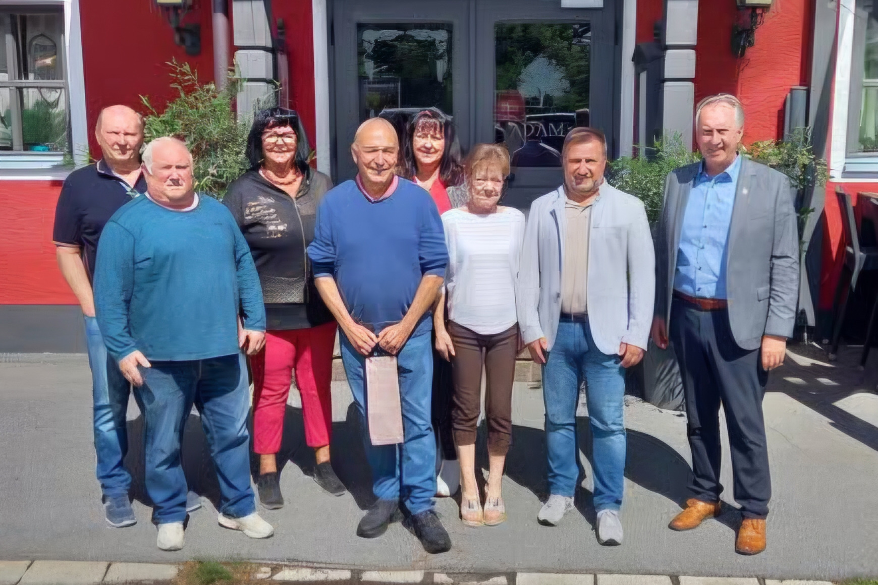 Foto: Max Kufner: v.l. Gruber Walter, Ortsvorsitzender Frauenau Peschl Heinrich, Kreisvorsitzende Kufner Ingrid, Dr. Alexander R&ouml;sch, Bernhard Karina, Schriftf&uuml;hrerin OV-Zwiesel Andrea Sch&ouml;bel, B&uuml;rgermeister Stadt Zwiesel Eppinger Karl-Heinz und Kreisgesch&auml;ftsf&uuml;hrer Plenk Helmut.