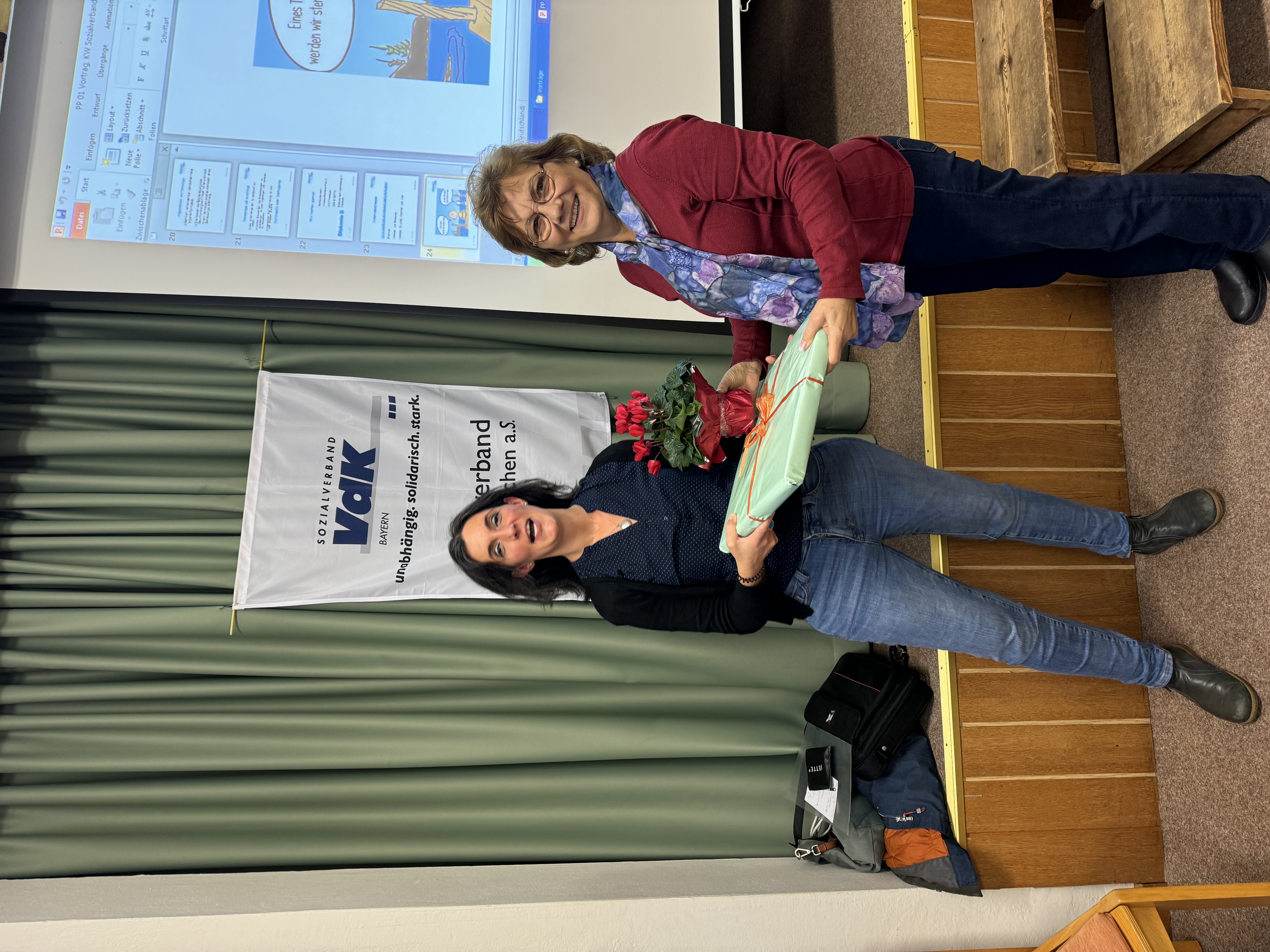 auf dem Bild sieht man Frau Weinzierl( Referentin und Frau Herberth ( Vorsitzende des VdK OV-Neunkirchen