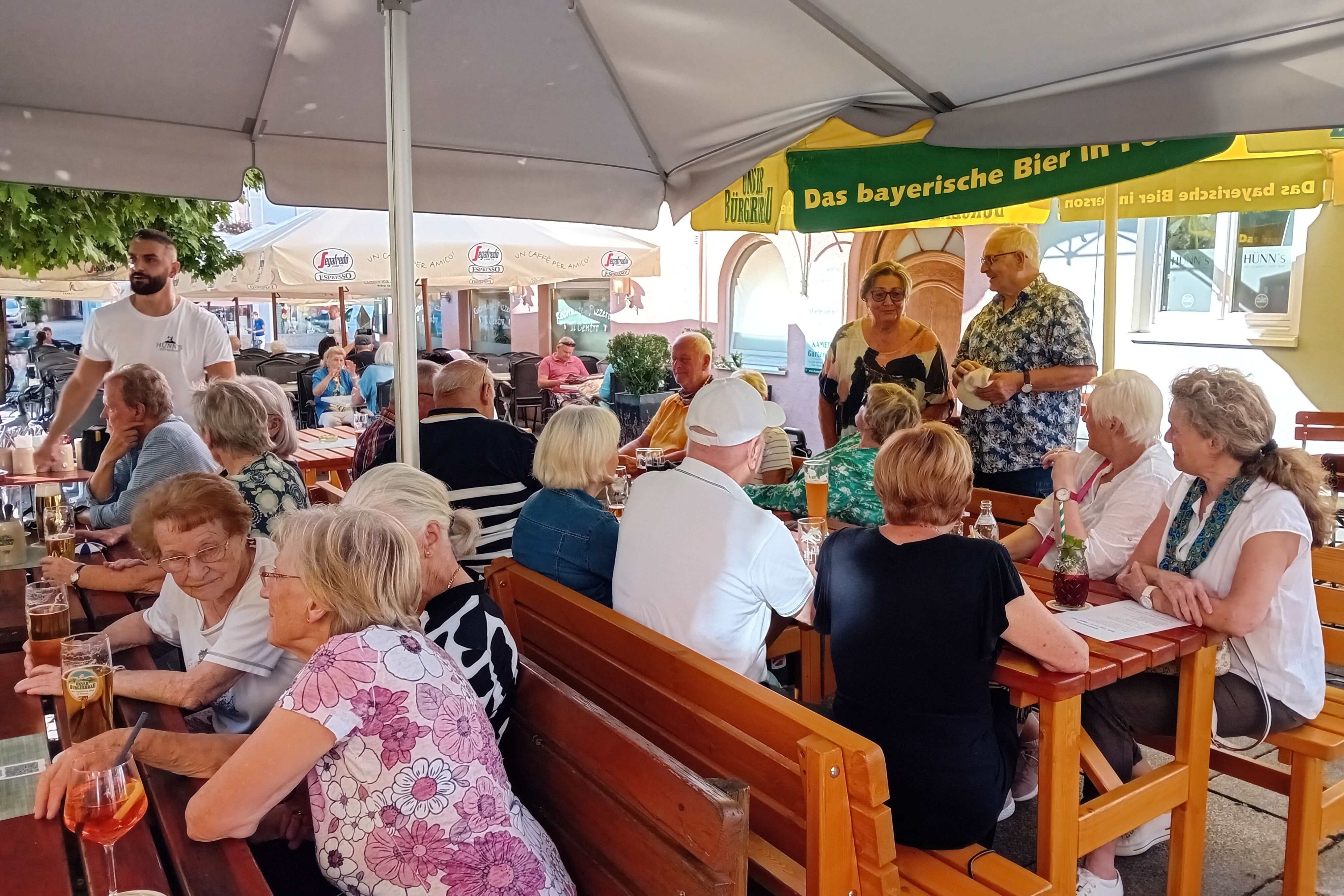 Gastst&auml;tte "H&uuml;nn&acute;s" am Rathausplatz