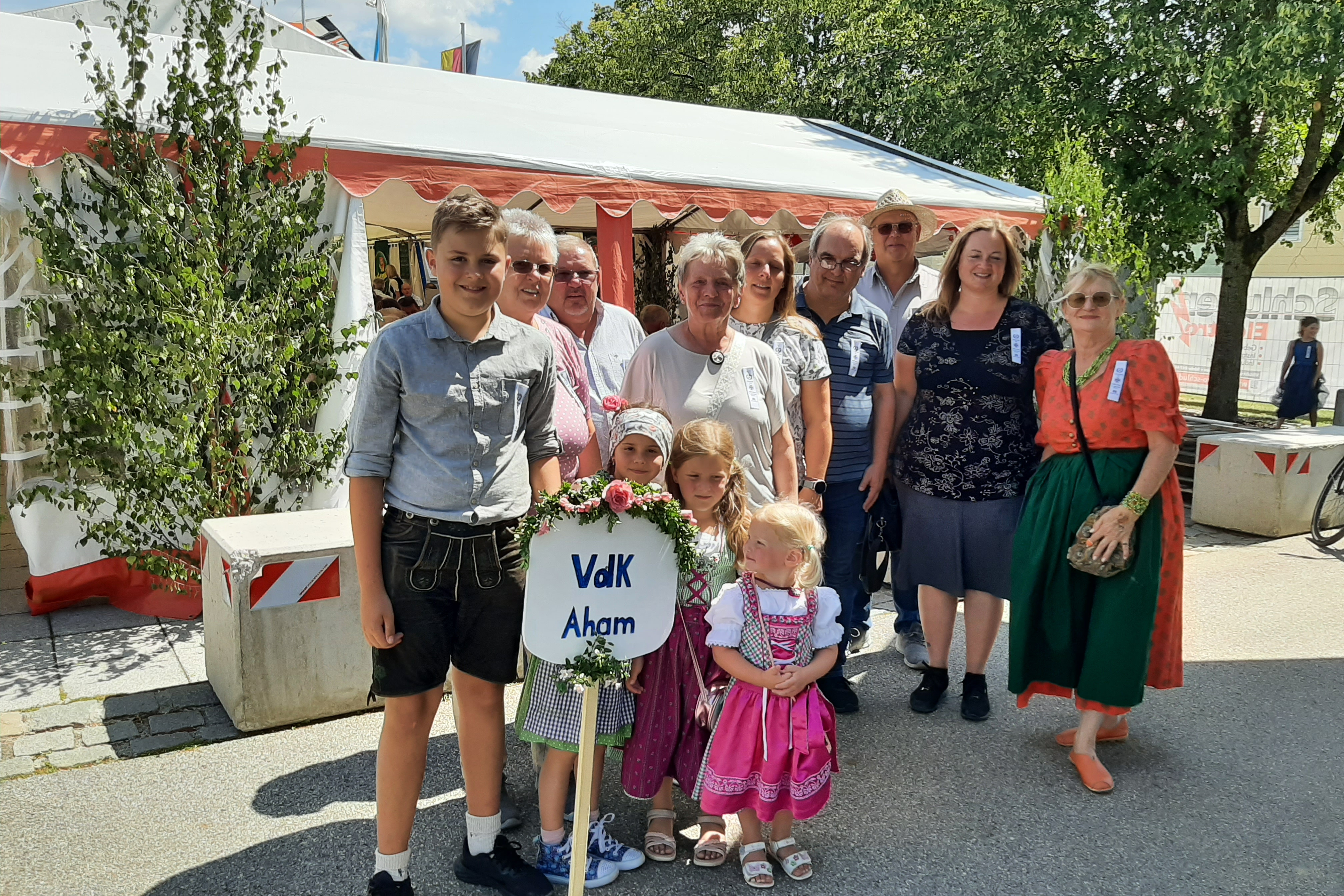Am 13.07.25 beteiligte sich der OV Aham am 175-jährigen Gründungsfest der KRK Aham. Einige Mitglieder nahmen am Kirchenzug und an der Festveranstaltung teil.