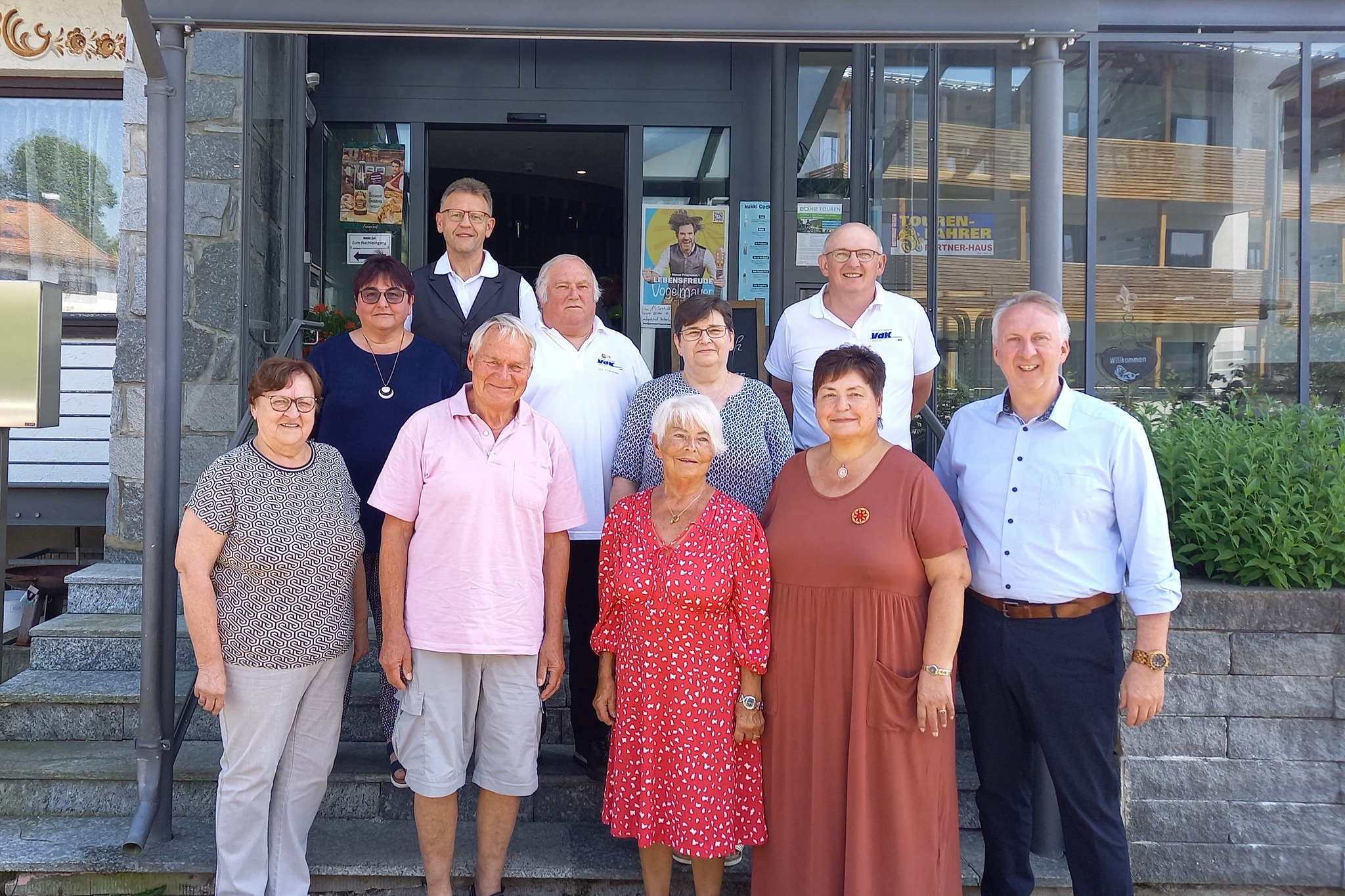 Foto von rechts nach links. Plenk Helmut, Peschl Maria. H&auml;usler Waltraud. Hirschauer Uli. Killinger Thea. Raith Josef. Herrmann Steffi. Peschl Heinrich. Sch&ouml;nberger Erika. Biermeier Willi