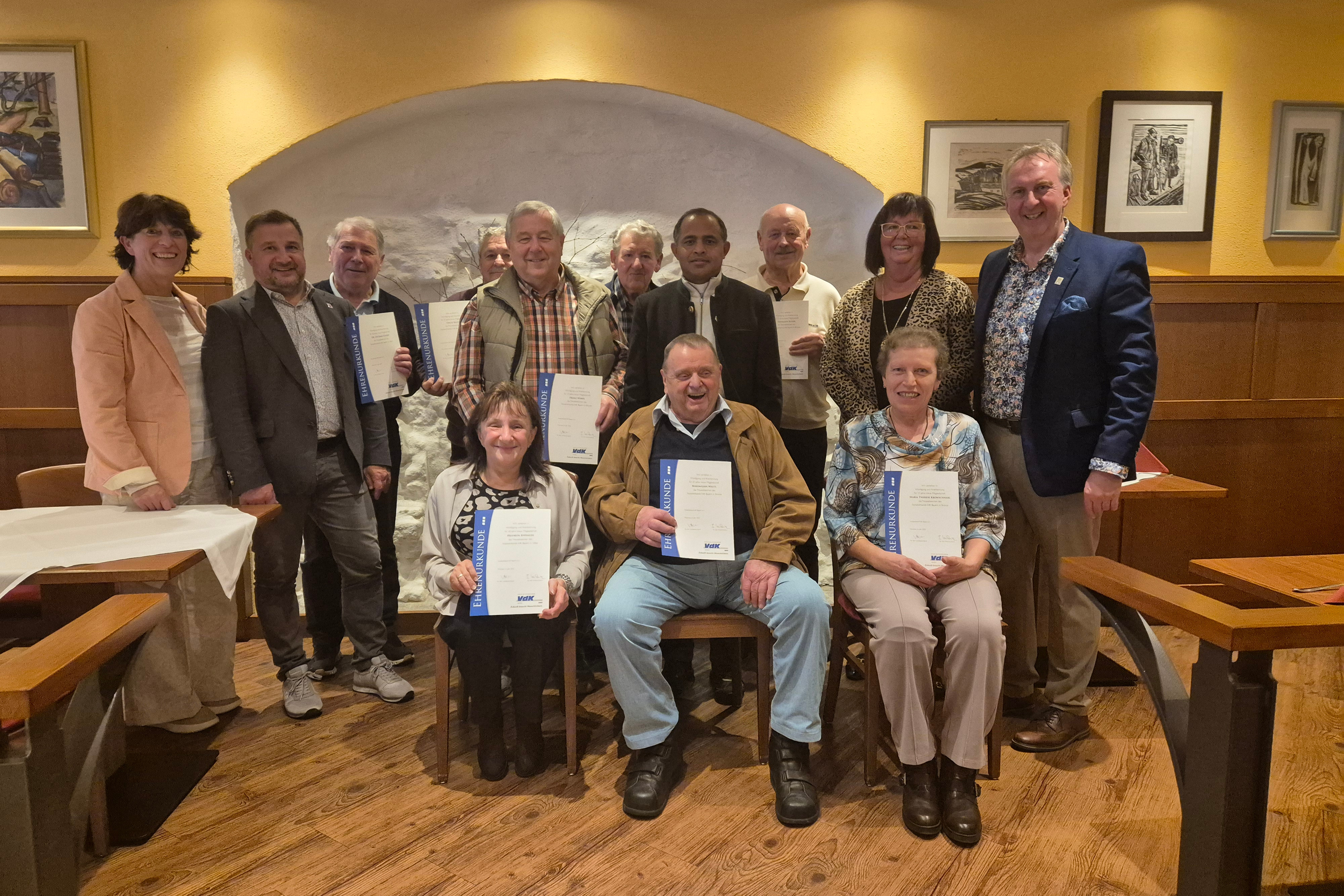 die geehrten mit Ehrengästen bei der Jahreshauptversammlung die geehrten mit Ehrengästen bei der Jahreshauptversammlung