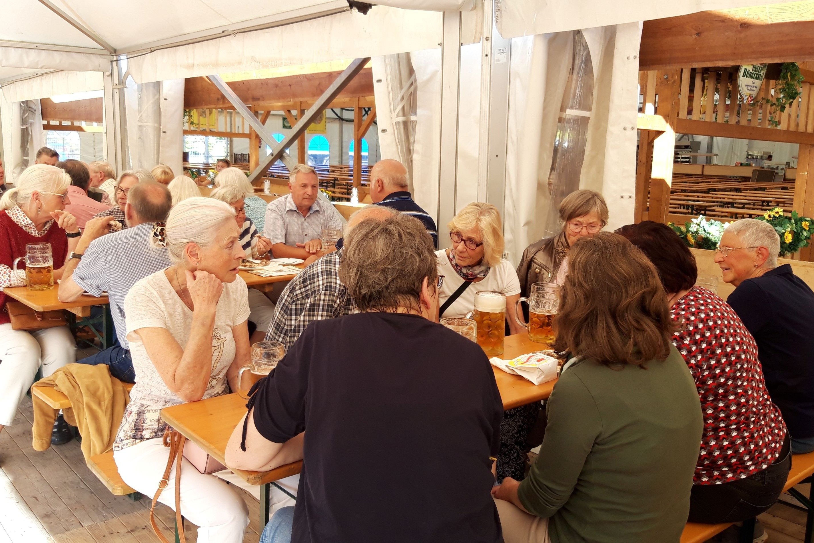 Gastst&auml;tte "H&uuml;nn&acute;s" am Rathausplatz