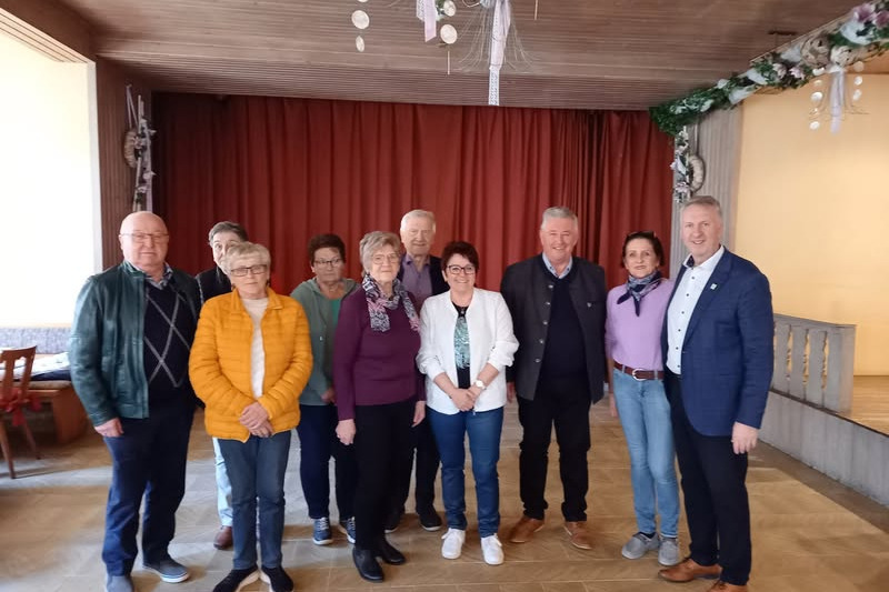 Foto von links: Josef Beck, Annemarie Rankl, Anna Wagner, Renate Wagner, Marie-Luise Handlos, Heinz Ebner, Andrea Plenk, Walter Nirschl, Ingrid Zellner und Helmut Plenk