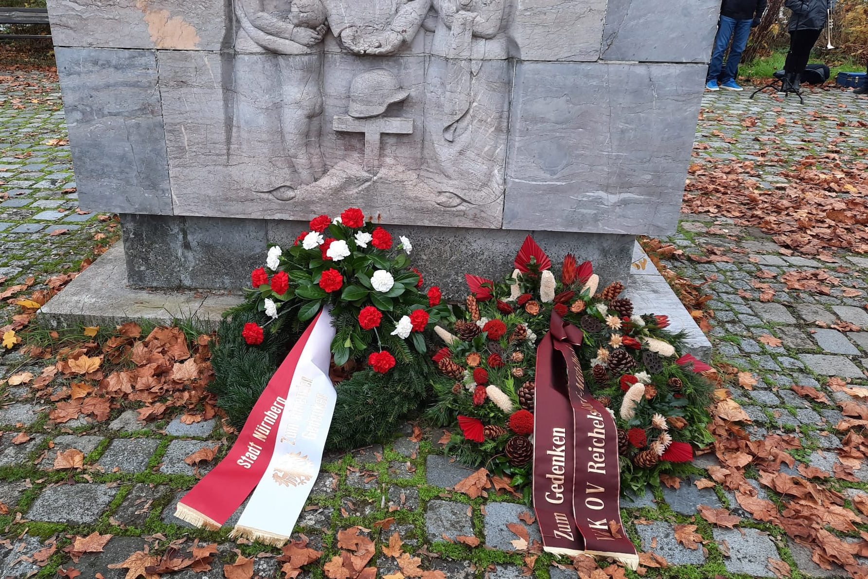 geschm&uuml;ckter Kranz zur Gedenkfeier