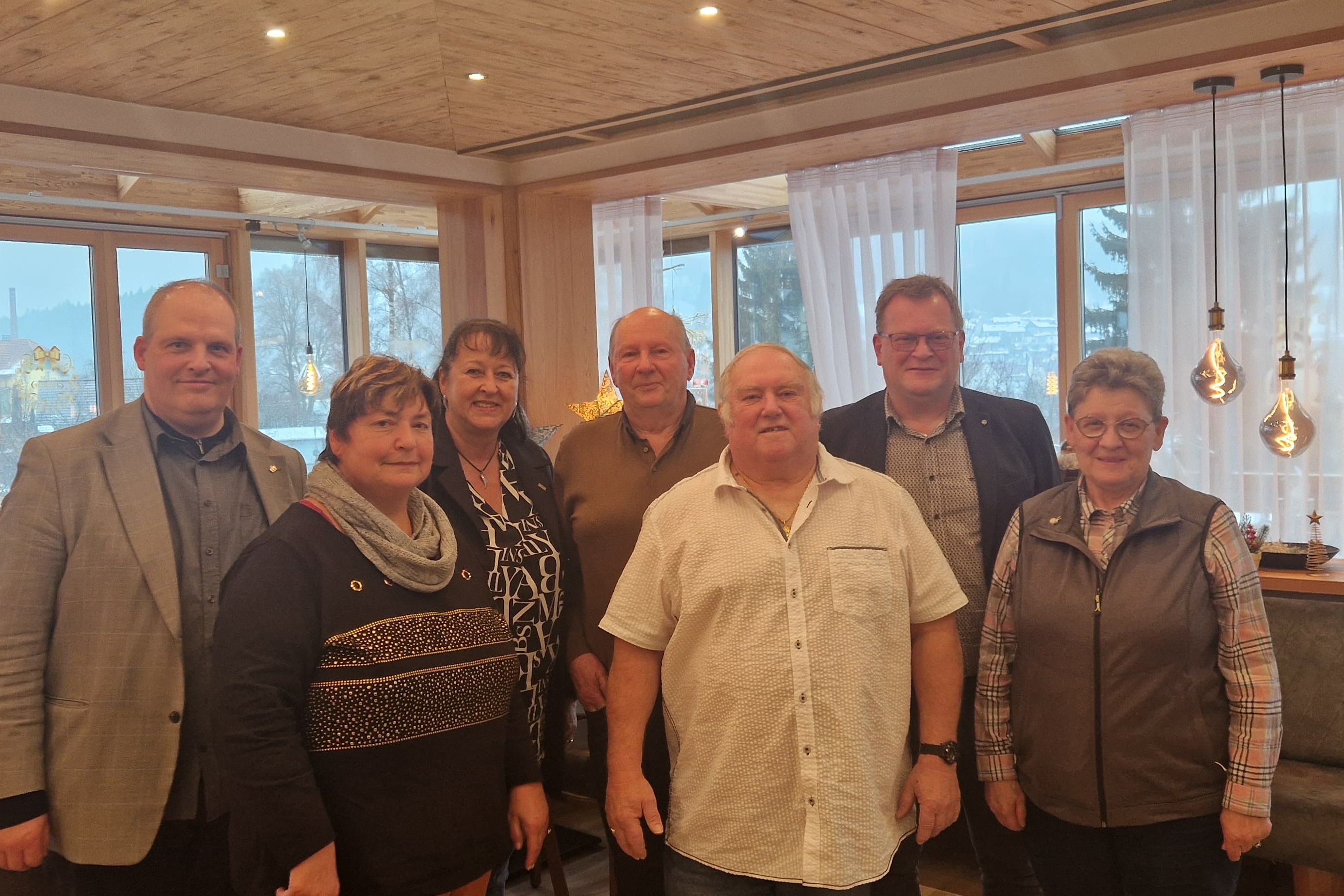 Foto (Gruber Walter) Parrer Riesinger, Maria Peschl, Karina Bernhard, Gruber Walter, Vorsitzender Heinrich Peschl, Bürgermeister Fritz Schreder, Christiane Raith, Foto (Gruber Walter) Parrer Riesinger, Maria Peschl, Karina Bernhard, Gruber Walter, Vorsitzender Heinrich Peschl, Bürgermeister Fritz Schreder, Christiane Raith,