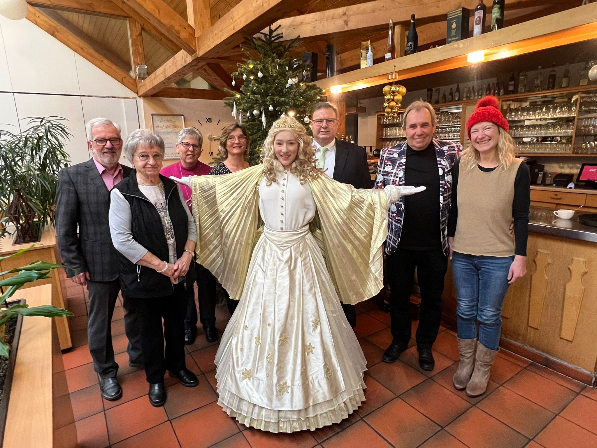 Fürther Christkind im Kreise der Vorstandschaft