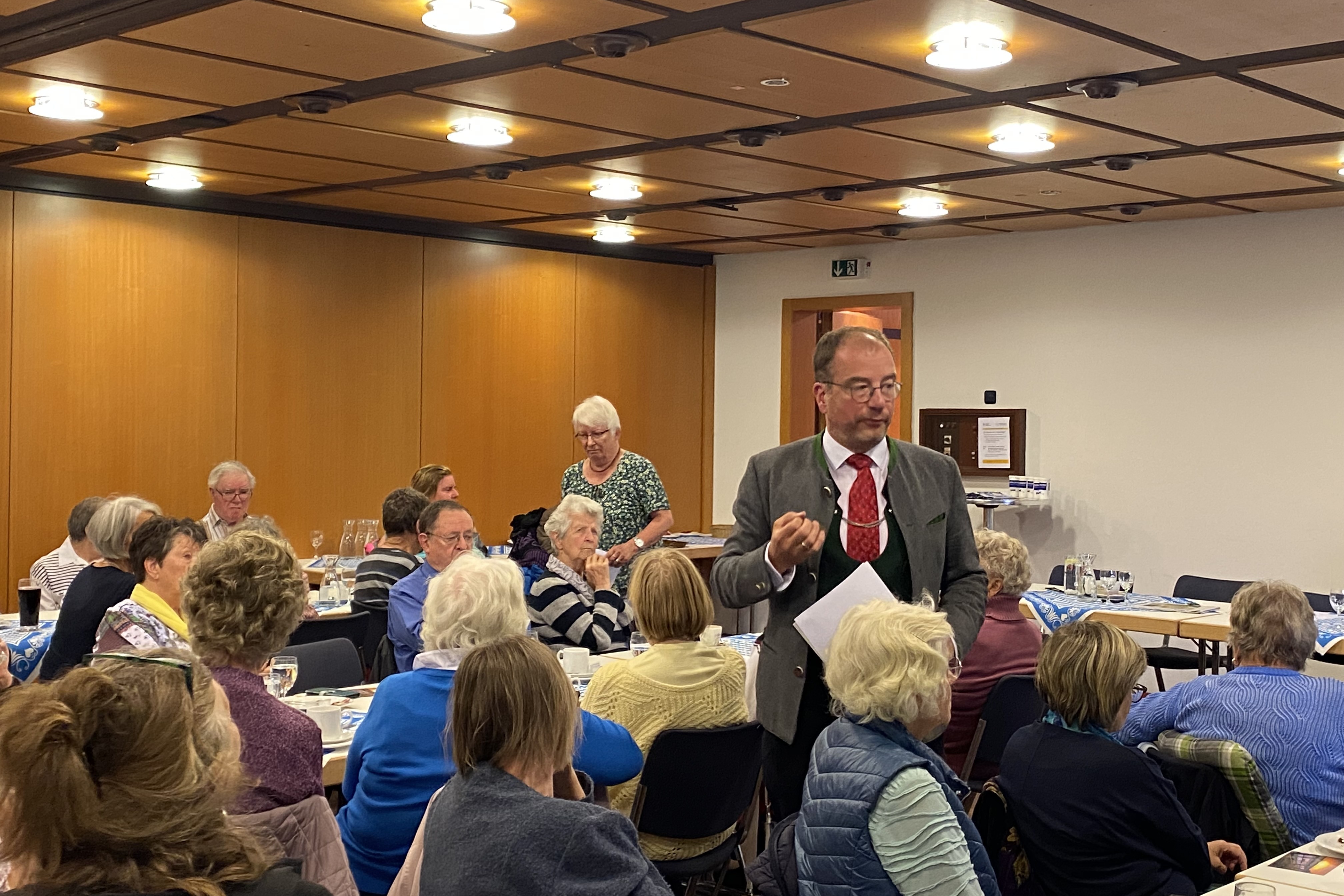 Stammtisch: Gespräch mit dem 1. Bürgermeister Michael Müller Stammtisch: Gespräch mit dem 1. Bürgermeister Michael Müller