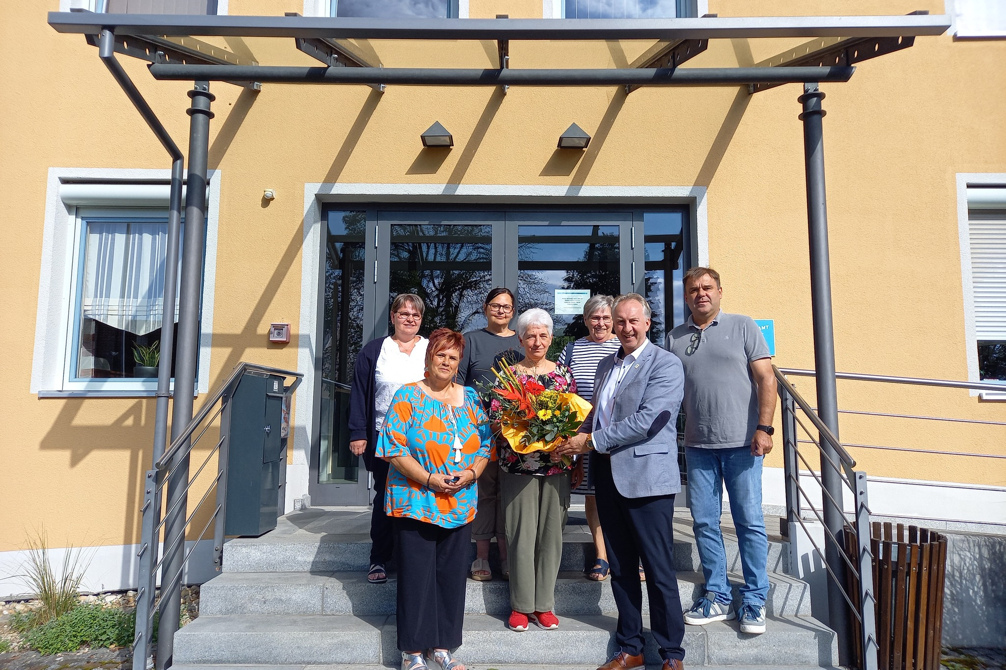 Willkommen im Ortsverband B&ouml;brach gehei&szlig;en wurde Annemarie Stadler (Mitte) von Georg Sch&ouml;nberger v.r. Helmut Plenk, Helene Kuchler, Brigitte Liebl, Monika Urban, und Ulrike Lederer