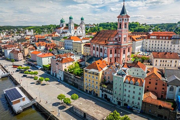 Bild von Passau Altstadt Uferpromenade mit Dom und Altes Rathaus