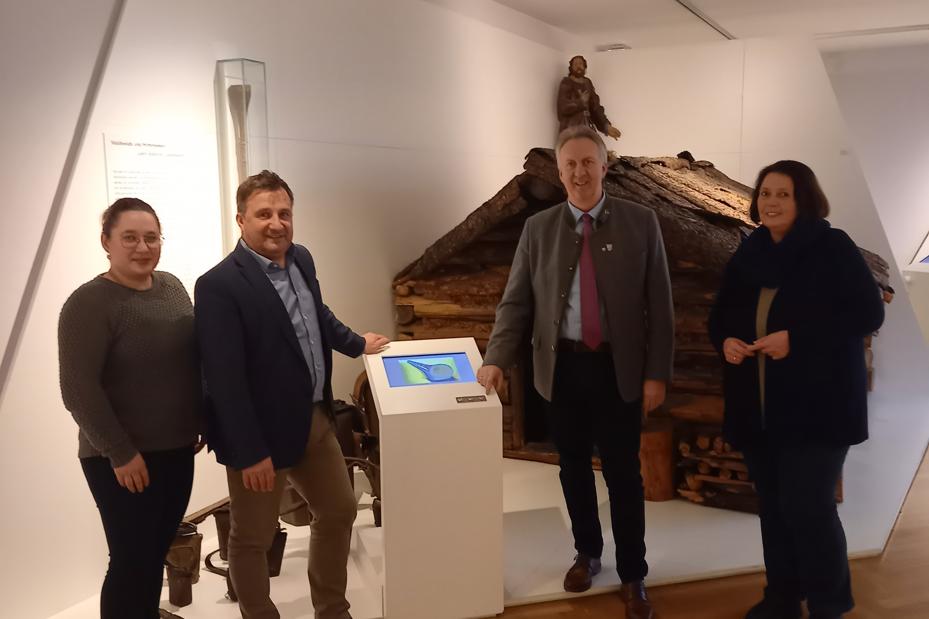 Foto (Richard Windsor): Elisabeth Unnasch, Karl-Heinz Eppinger, Helmut Plenk, Andrea Zahn Foto (Richard Windsor): Elisabeth Unnasch, Karl-Heinz Eppinger, Helmut Plenk, Andrea Zahn