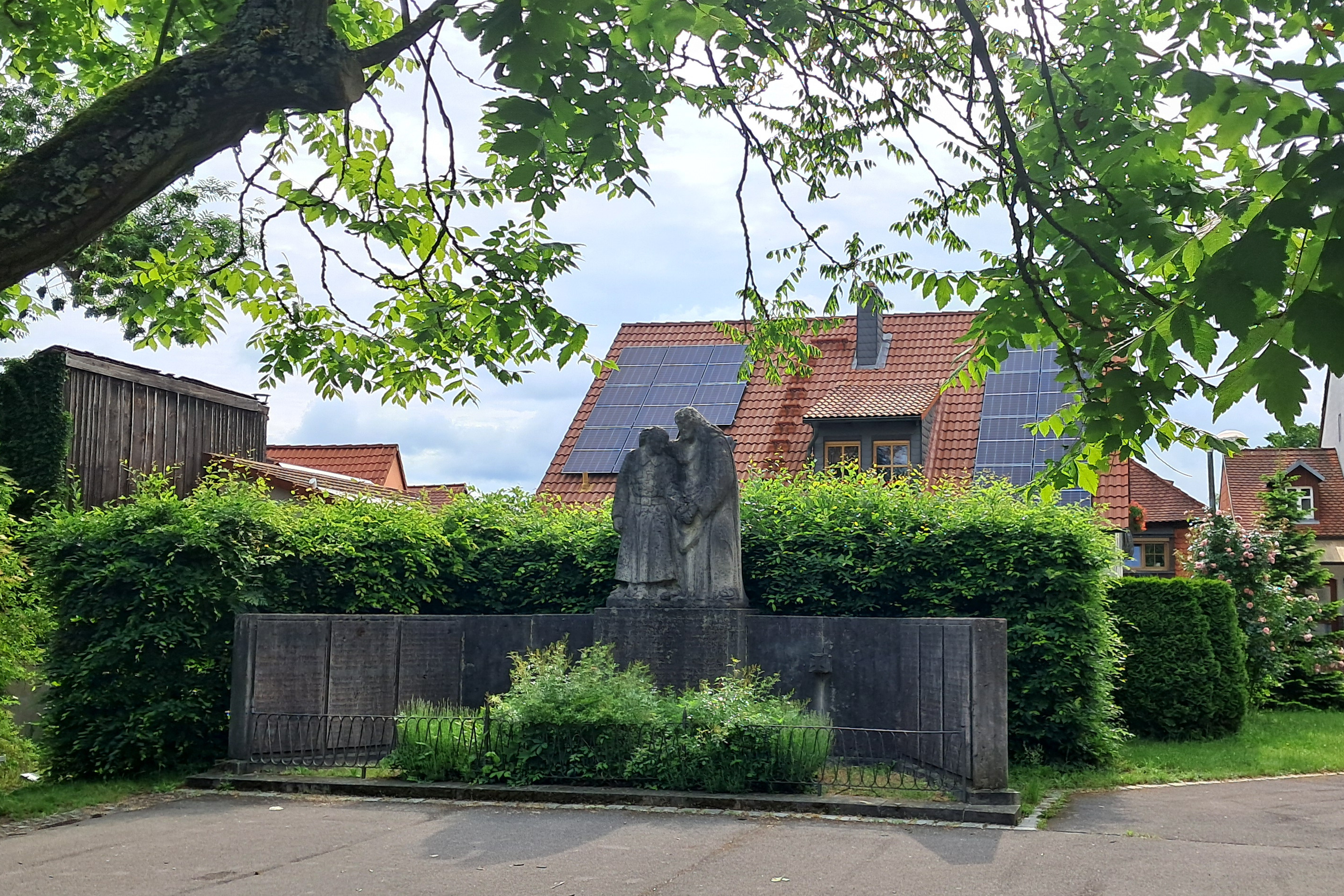 Kriegerehrendenkmal an der Kirche St. Josef in Gaustadt