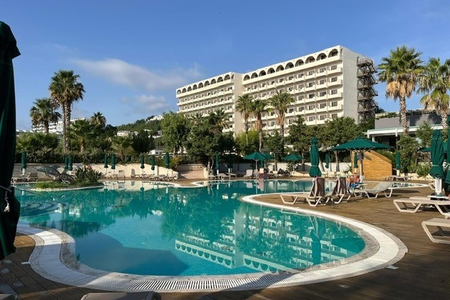 Pool vor Hotel Faliraki