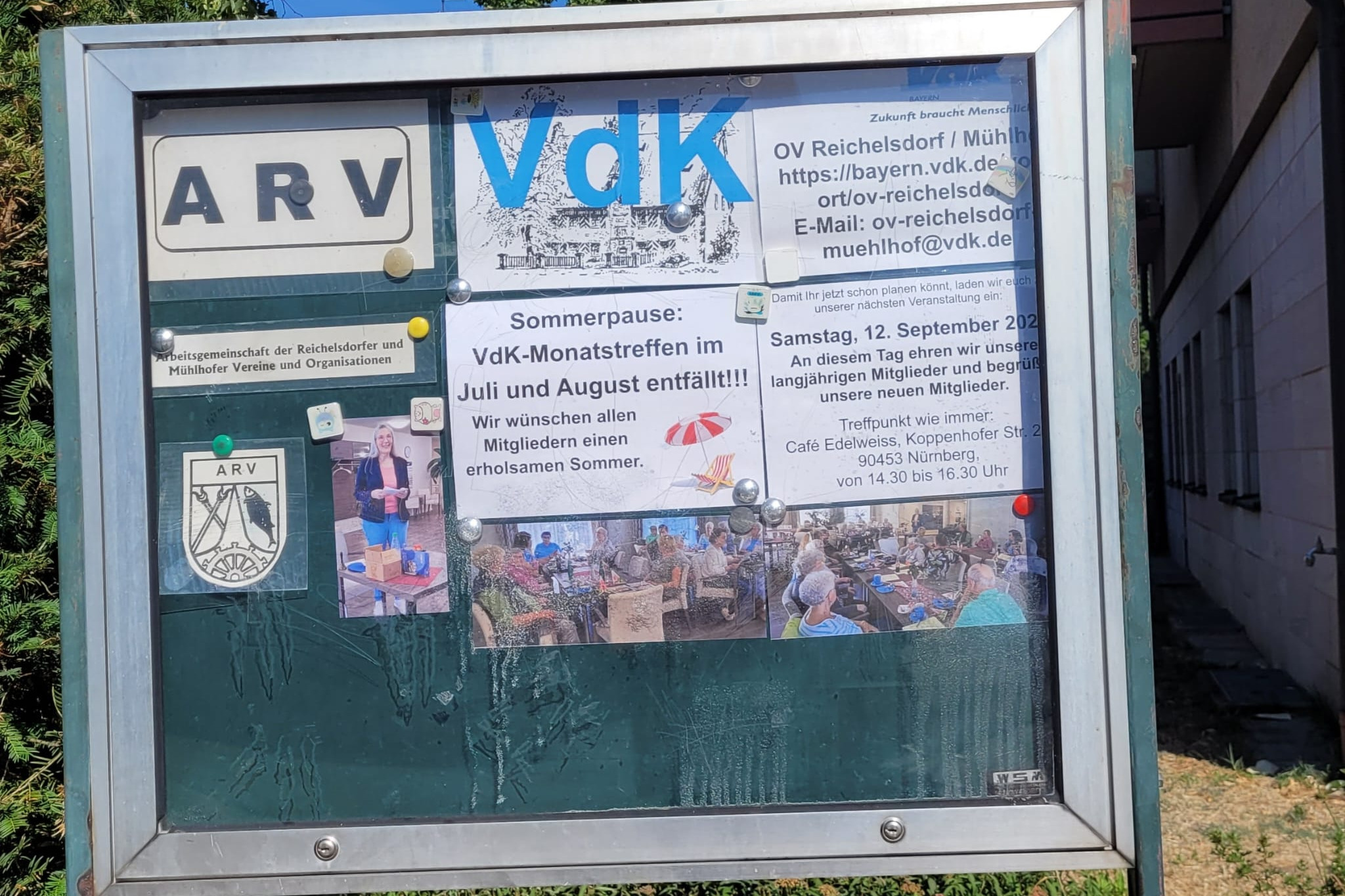 Schaukasten für Juli und August Schaukasten und Bilder des letzten Monatstreffen