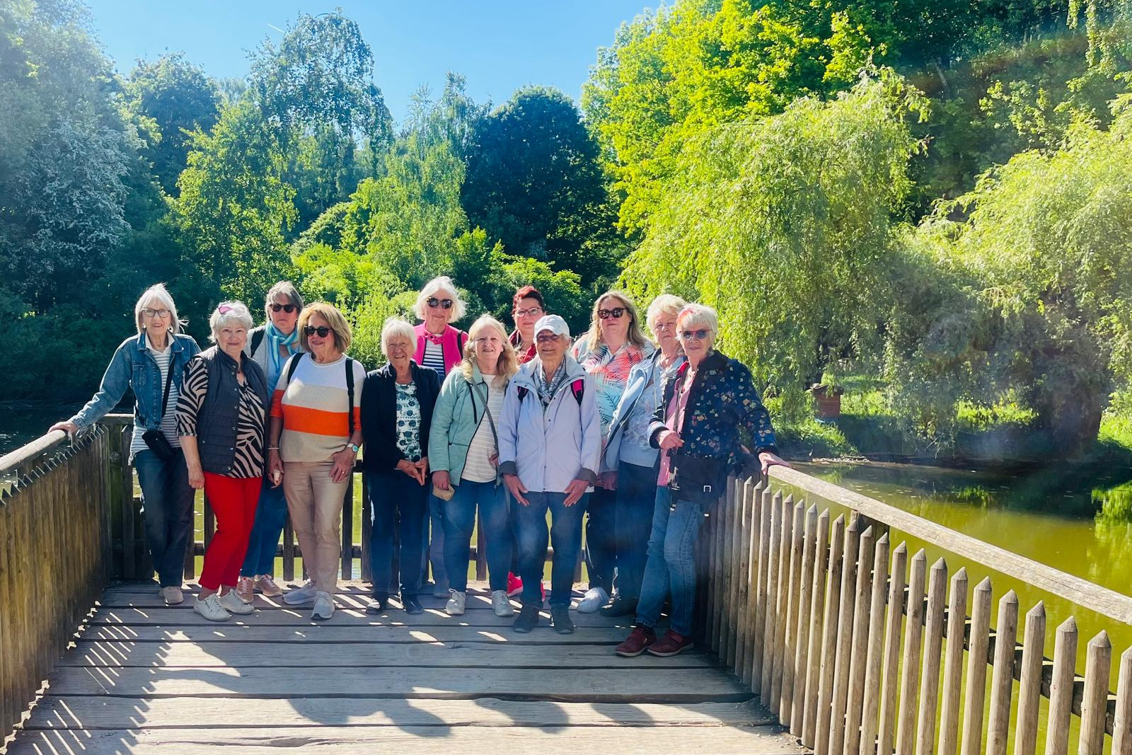 Fröhlicher Ausflug zum Wildpark .