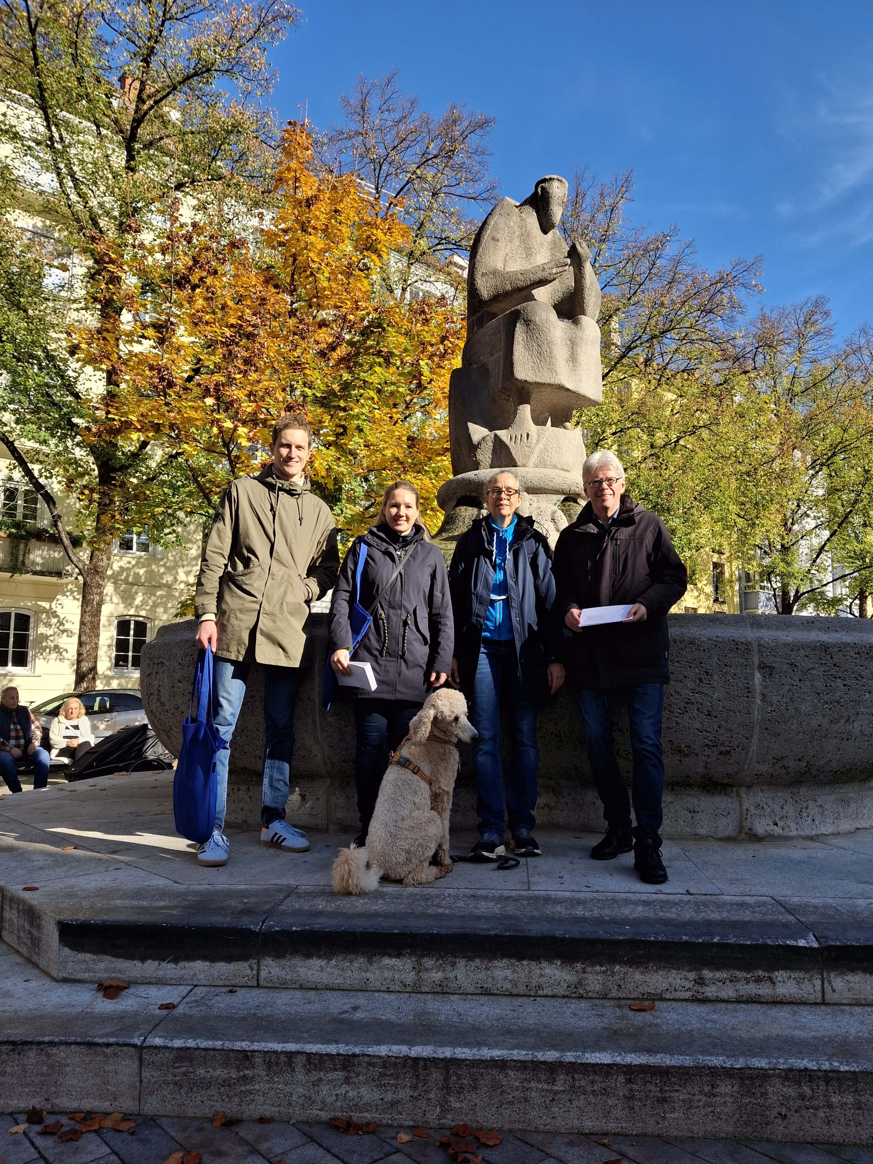 Die Vorstandschaft konnte auch am Josephsplatz viele Spendenaufrufe verteilen.