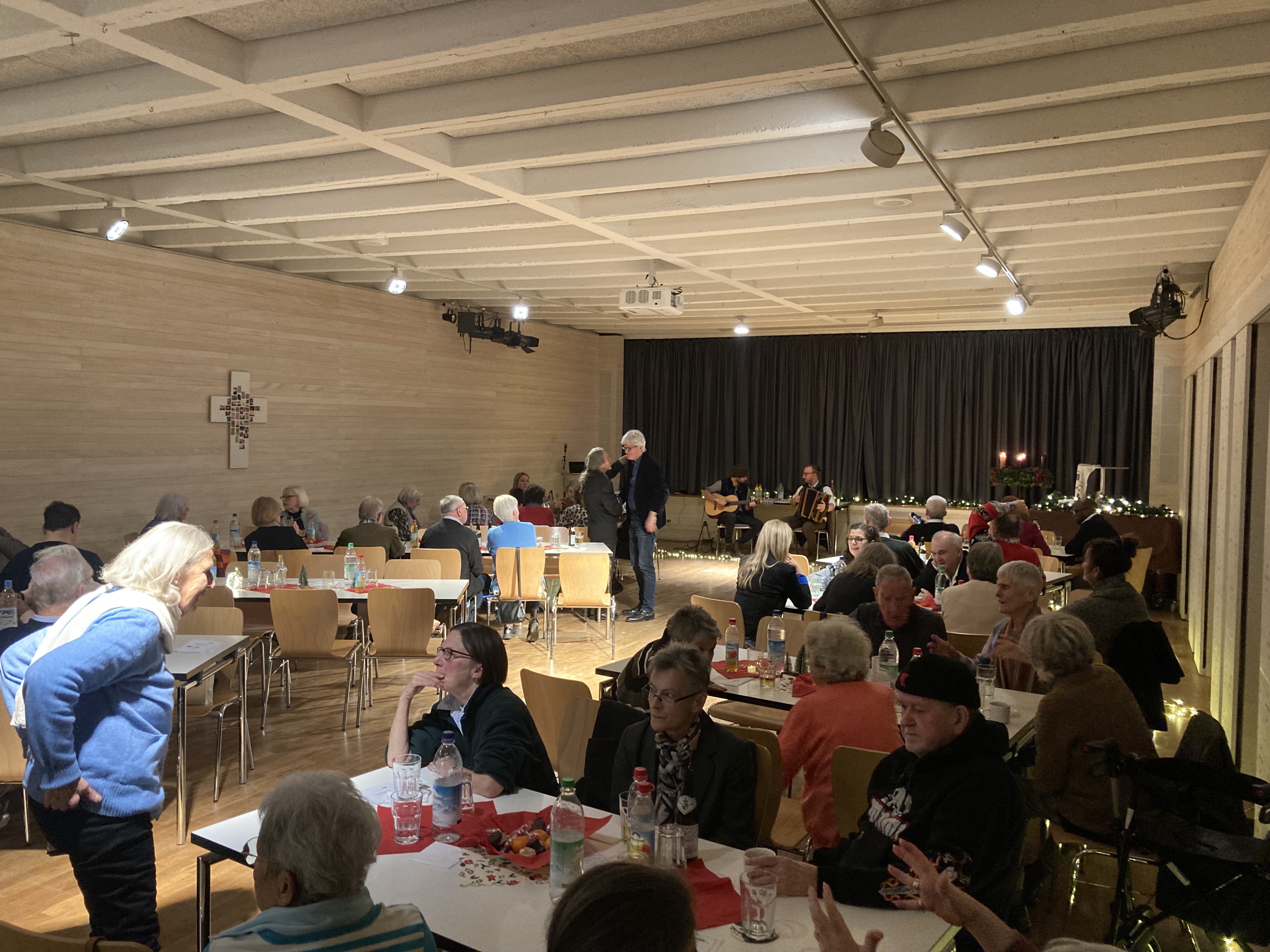 Die Mitglieder des OV Maxvorstadt im Pfarrsaal St. Ludwig.