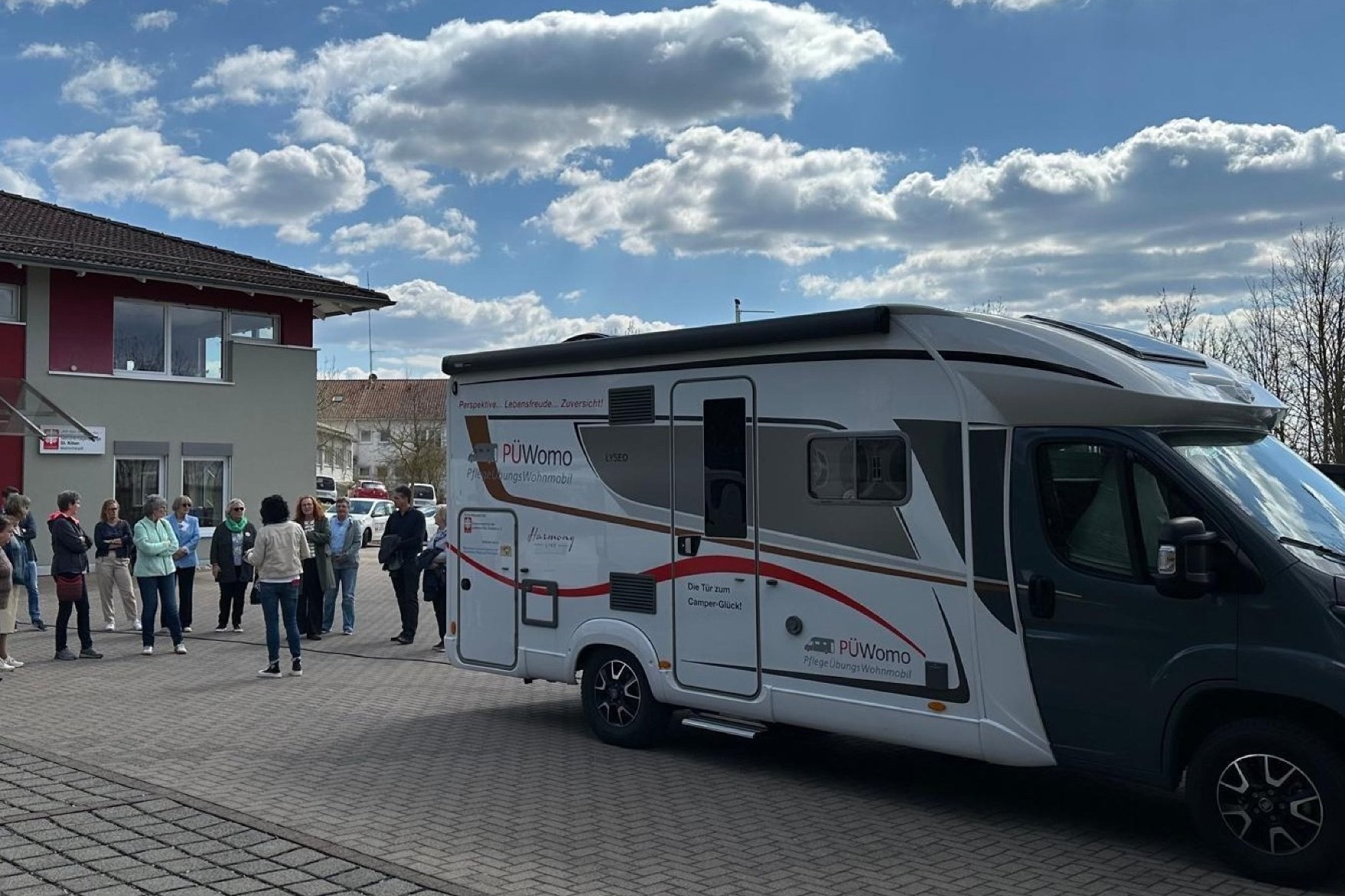 Informationen zum Pflegeübungswohnmobil Vorstellung des Pflegeübungswohnmobils