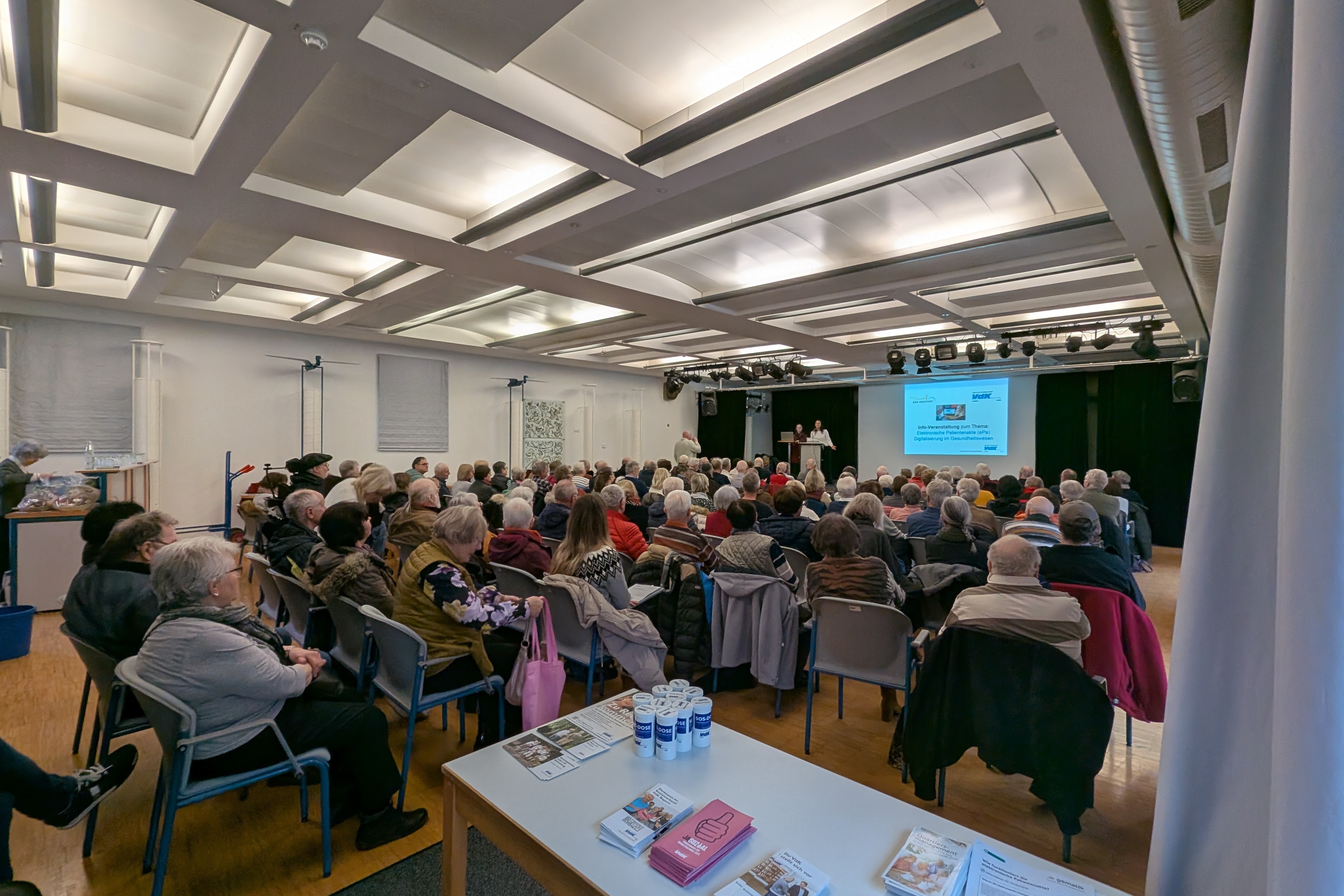 Vortragssaal im Bildhäuser Hof Publikum zum Vortrag im Bildhäuser Hof