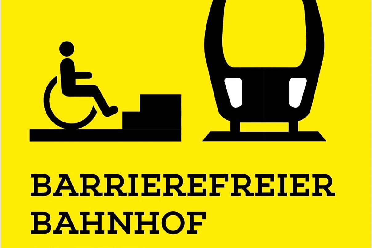 Barrierefreier Bahnhof in Bad Neustadt Bild von einem Bahnhof und einem Rollstuhlfahrer