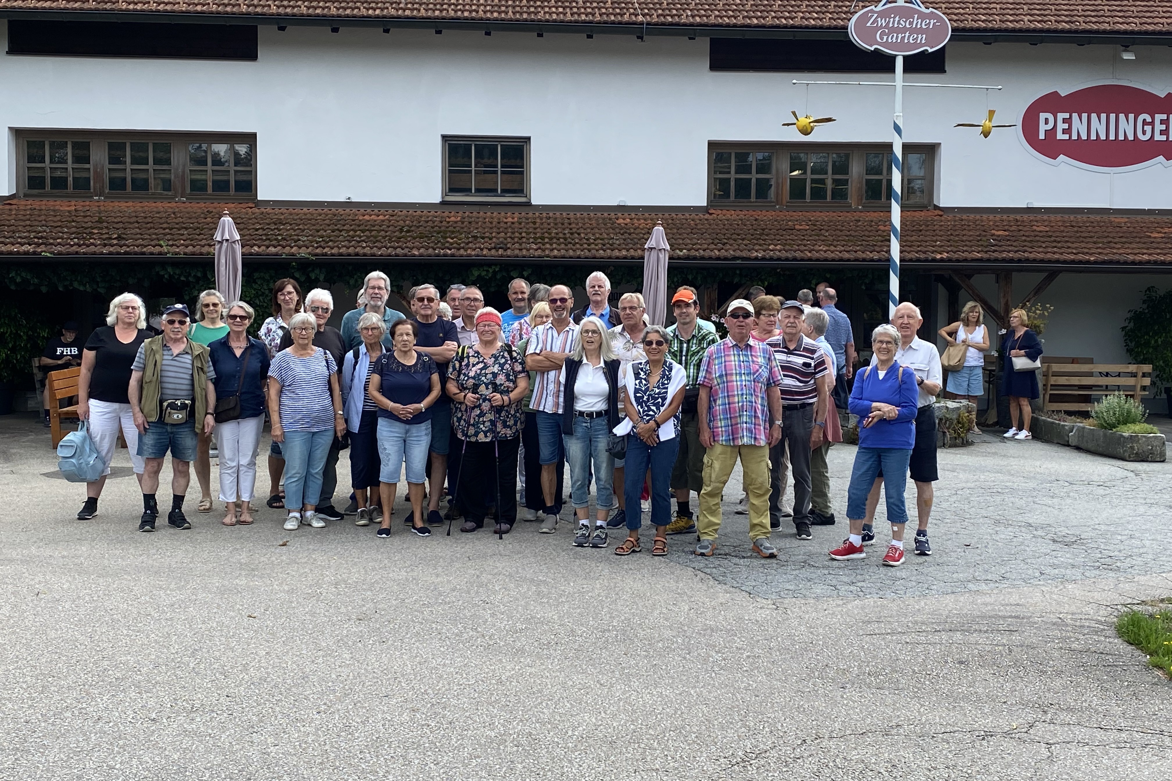 Gruppe von Menschen verschiedenen Geschlechts und Alters