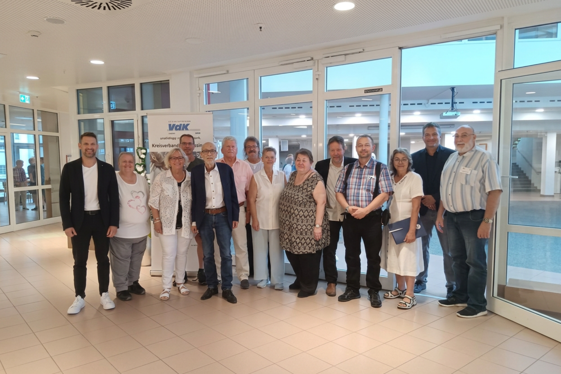 von links: Steve Metz, Sabine Bieber, Lorette Weiß, Peter Heusinger, Helmut Beck, Karl Klein, Andreas Lorenz, Beate Lorenz, Ursula Bieber, Thomas Menz, Johannes Wolf, Alice Wittmann, Carsten Vetter, Michael Gerlach von links: Steve Metz, Sabine Bieber, Lorette Weiß, Peter Heusinger, Helmut Beck, Karl Klein, Andreas Lorenz, Beate Lorenz, Ursula Bieber, Thomas Menz, Johannes Wolf, Alice Wittmann, Carsten Vetter, Michael Gerlach