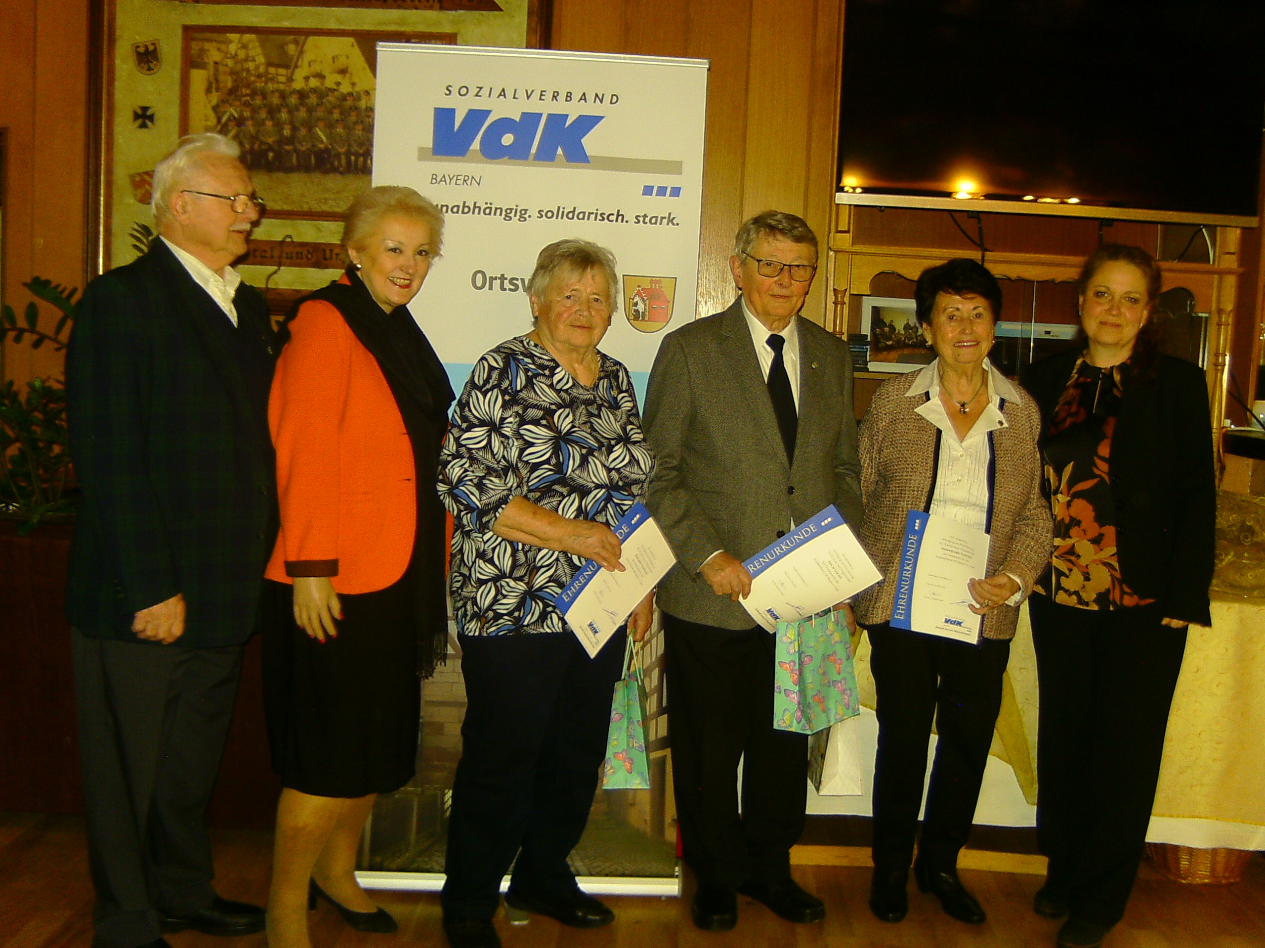 von links: Vorsitzender Walter Hartmann; Kreisvorsitzende Petra Guttenberger, MdL; Irmgard Stiegler, Erich Leicht, Hannelore Tiepolt, Kreisgeschäftsführerin Anja Goldmann