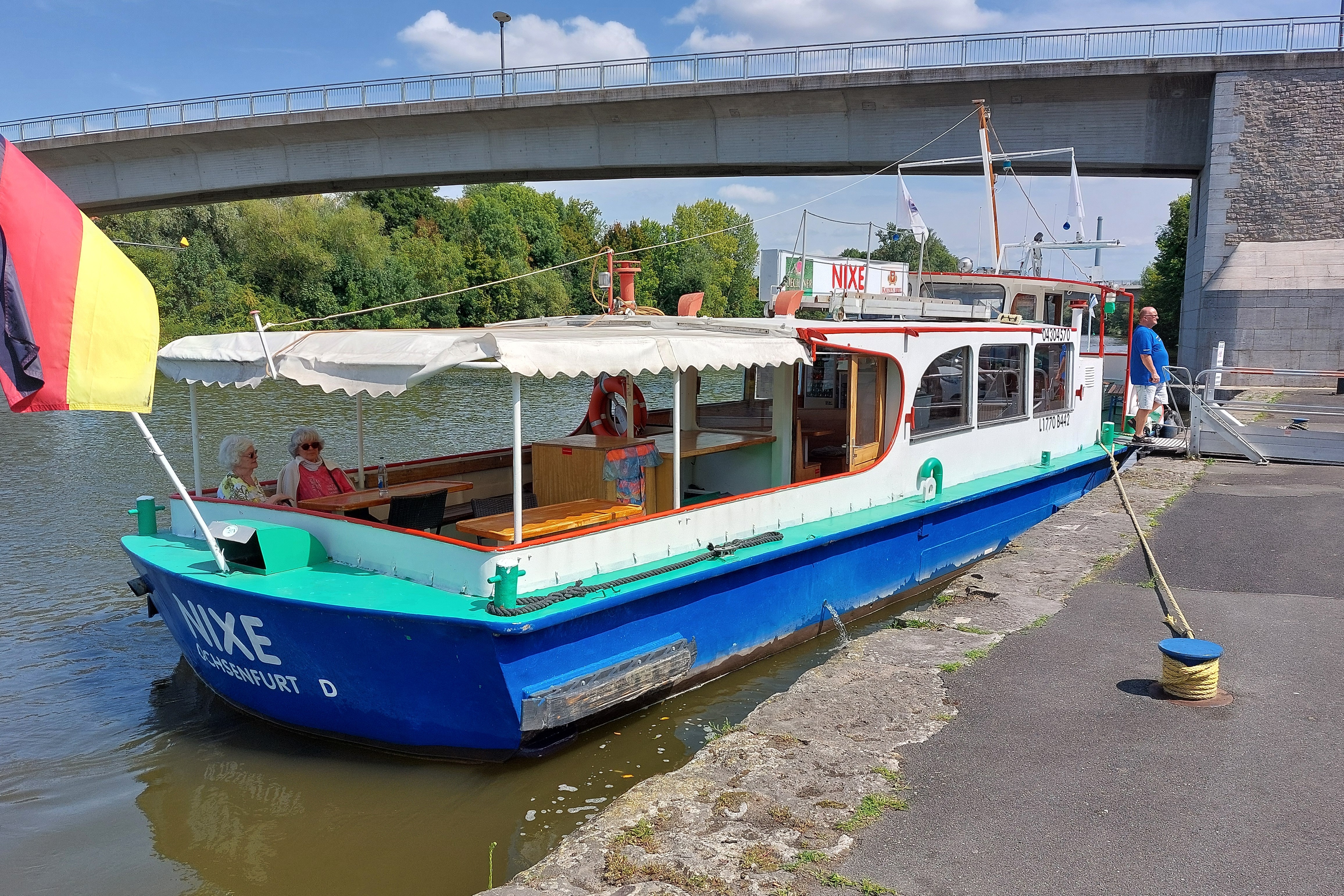 Die Nixe im Main an der Anlegestelle Ochsenfurt