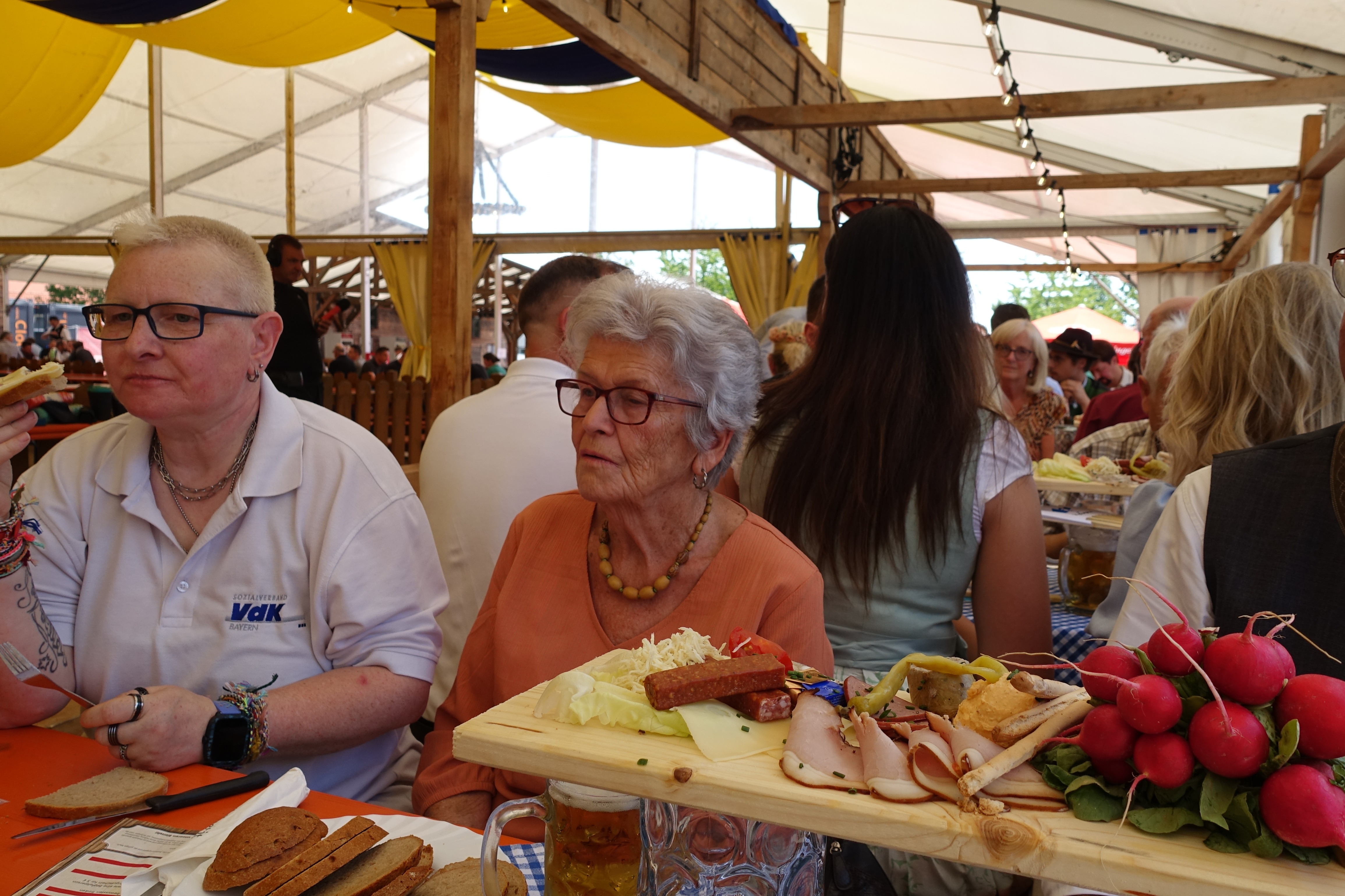 Vdk Waldkraiburg beim Benefizessen "Hospizinsel"