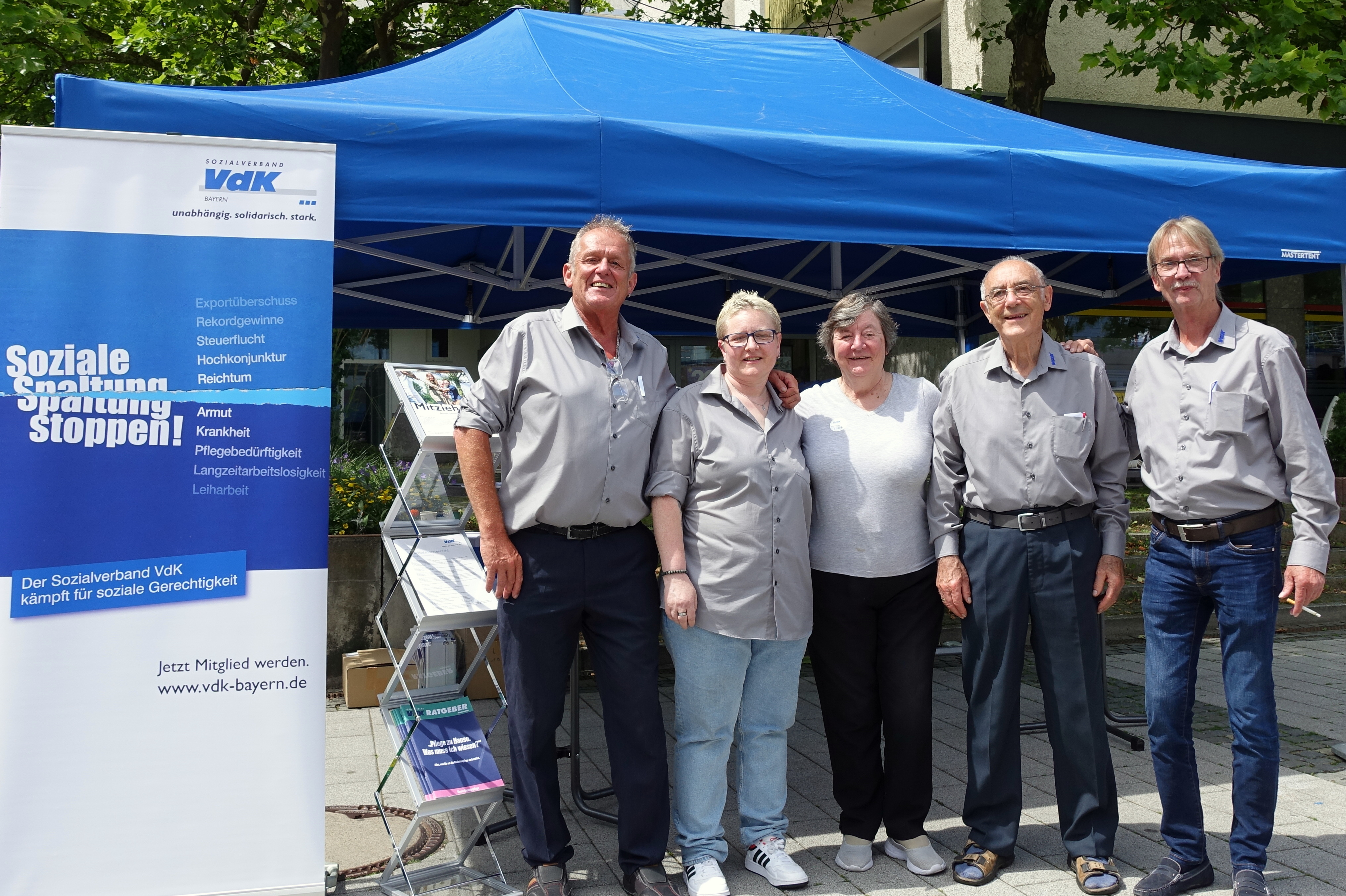 Aktiv - nicht nur - am Infostand: Jürgen Zabelt, Ani Pitsch, Christina Müller, Herbert Schwarz und Wolfgang Mikolajetz