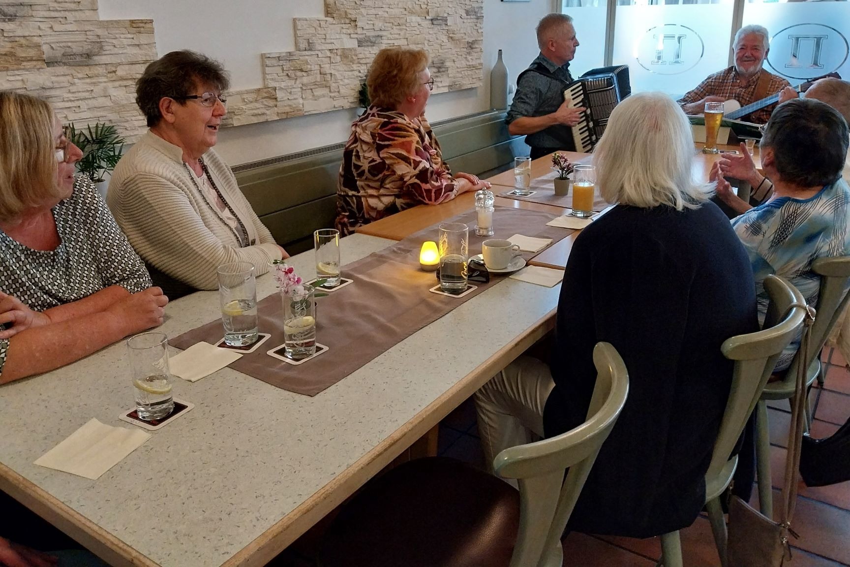 Mütter mit den Musikern Mütter mit den Musikern