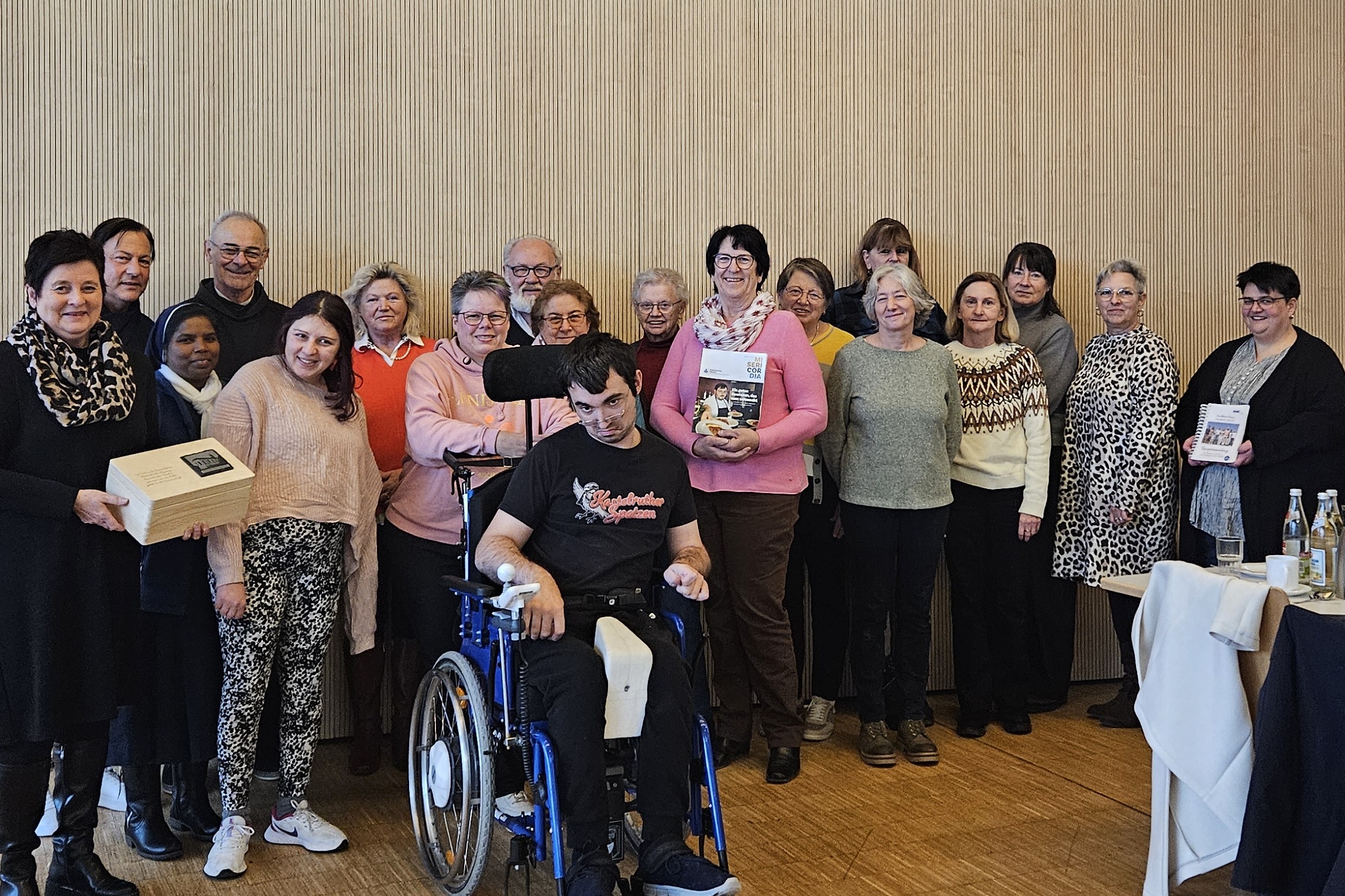 Vertreterinnen der Frauen besuchen Barmherzige Br&uuml;der in Algasing