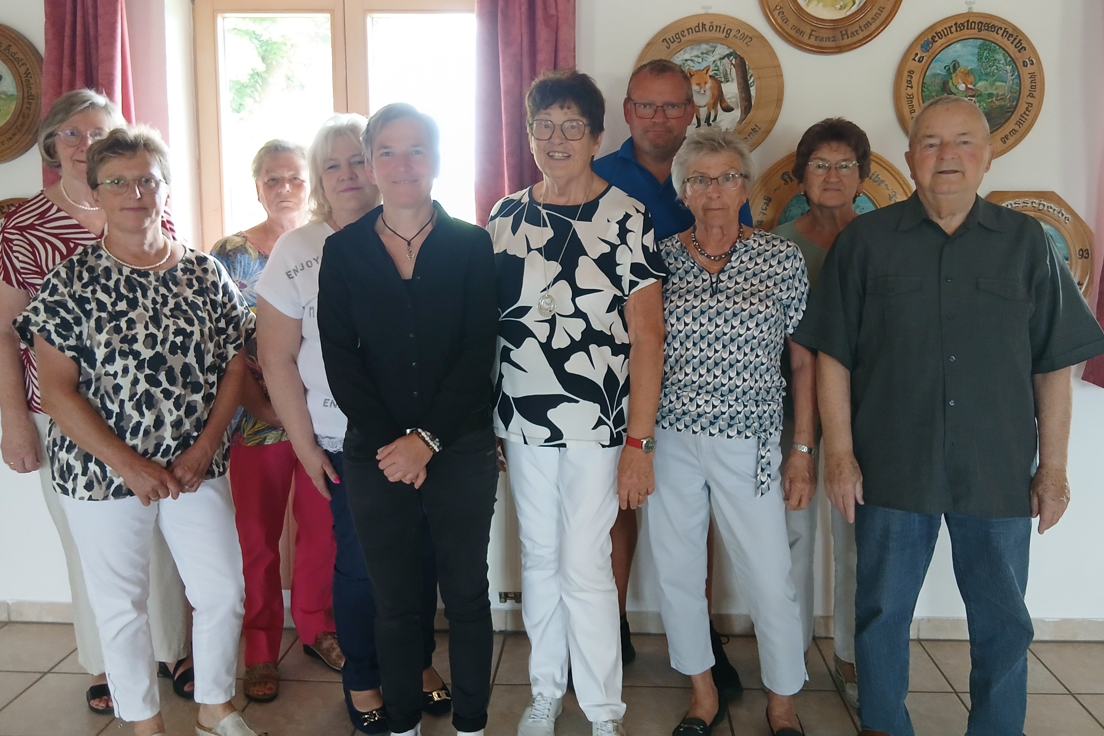 Vorstandschaft des VdK- Ortsverband Zeholfing-Ettling hatte eine unterhaltsame Familienfeier vorbereitet.