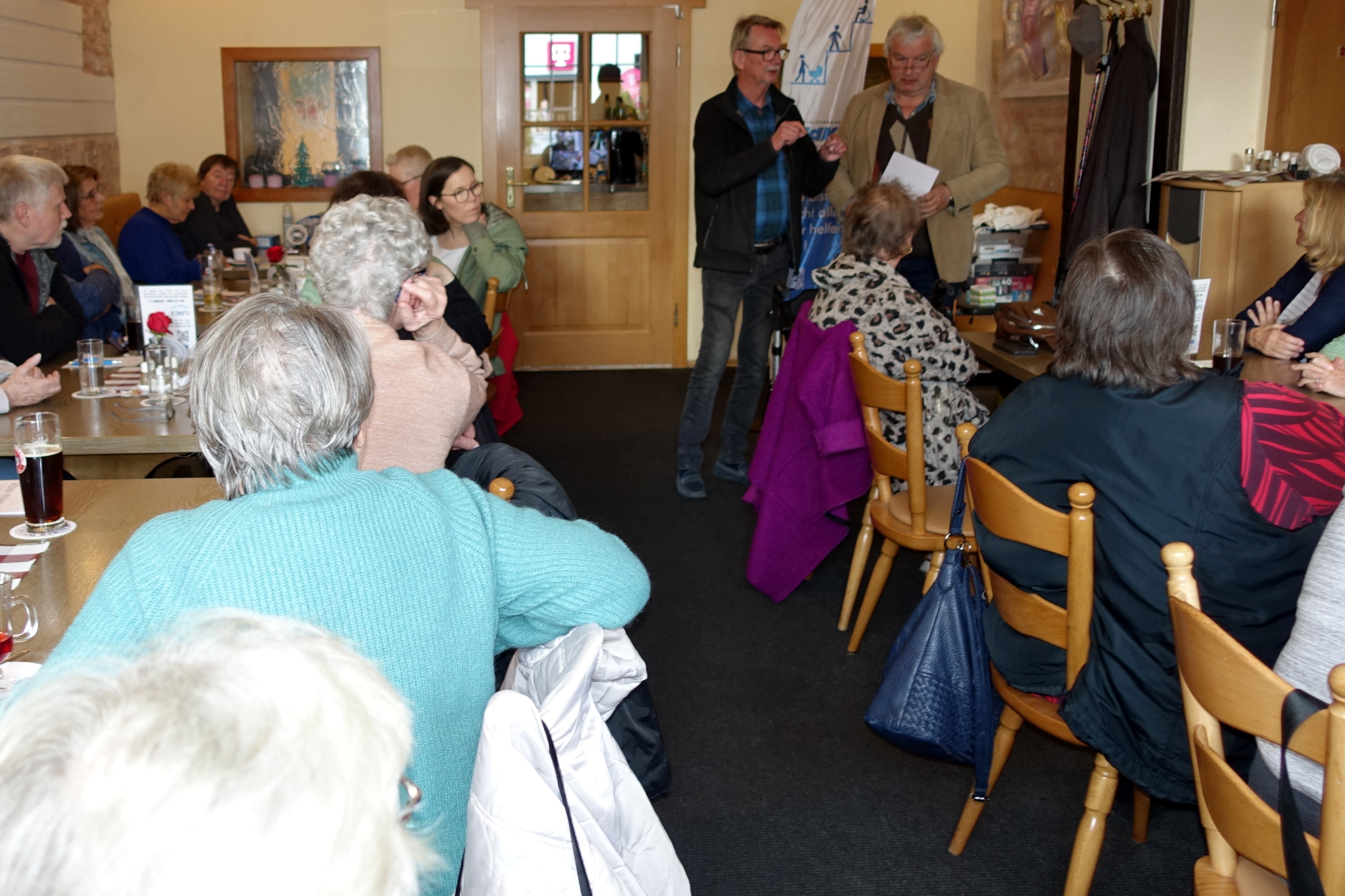 Wolfgang Mikolajetz und Rudolf Siegmund referieren &uuml;ber Pflegegrade und Stehen Rede und Antwort
