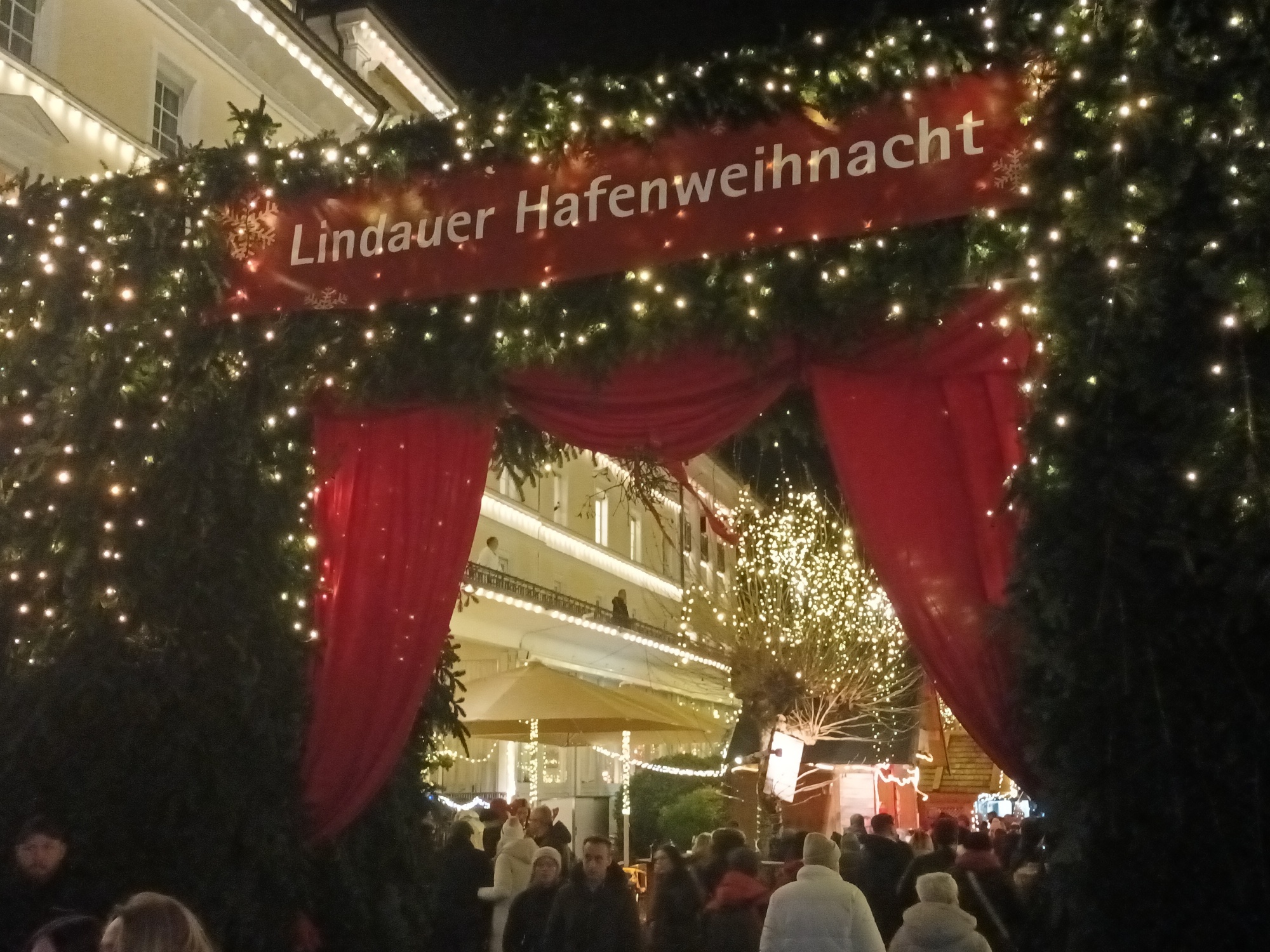 Wunderschöner Eingang zur Hafenweihnacht