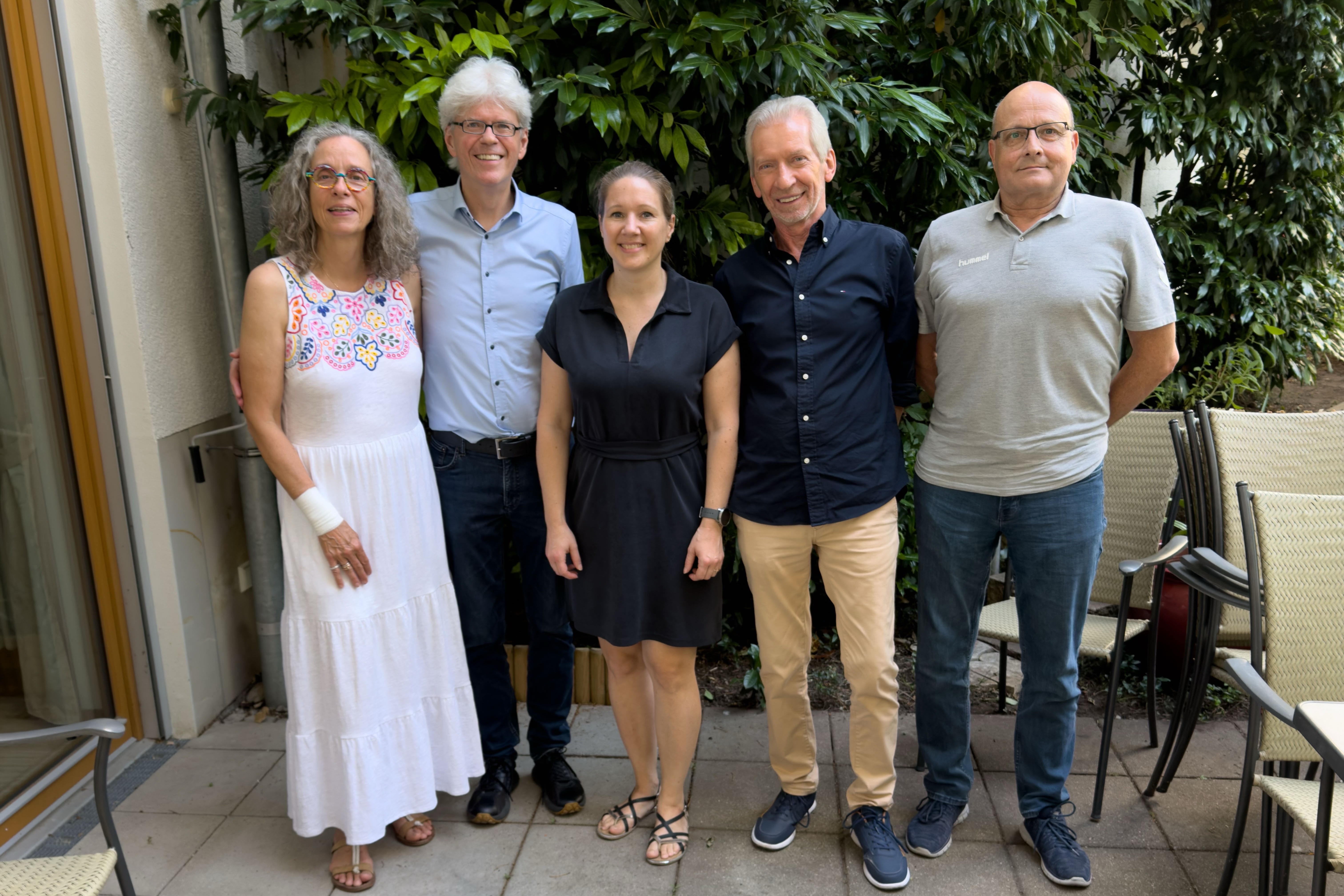 Stehen an der Spitze des VdK Maxvorstadt (von links): Judith und Michael Pausder, Sina Grefe, Hans-Jürgen Götz und Holger F. Pachl. Stehen an der Spitze des VdK Maxvorstadt (von links): Judith und Michael Pausder, Sina Grefe, Hans-Jürgen Götz und Holger F. Pachl.