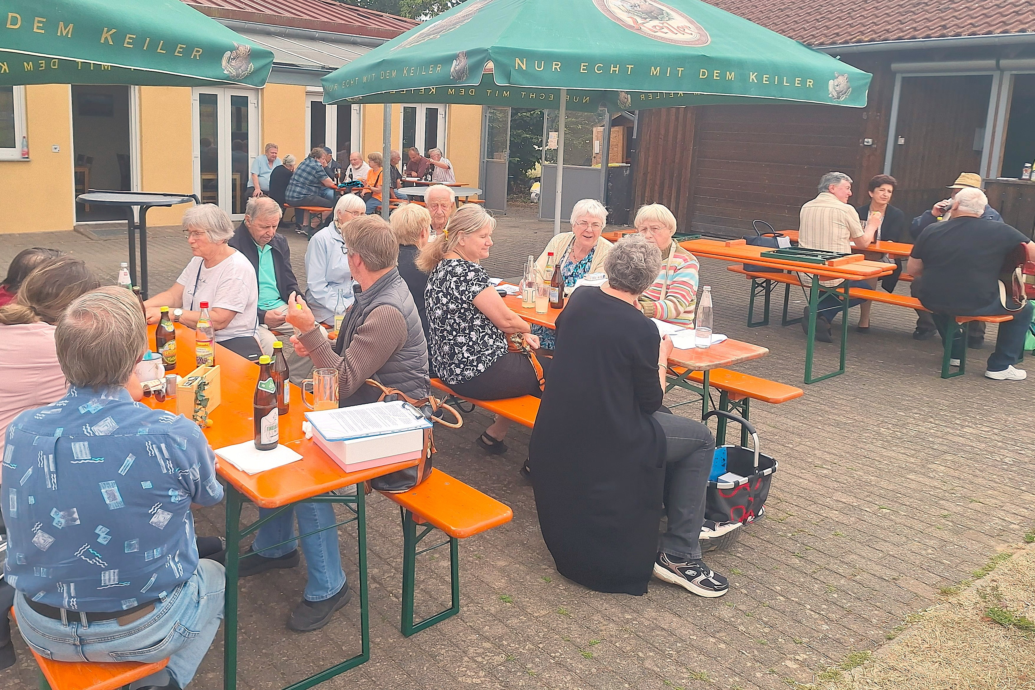 Geselliges Miteinander der VdK-Mitglieder im Biergarten