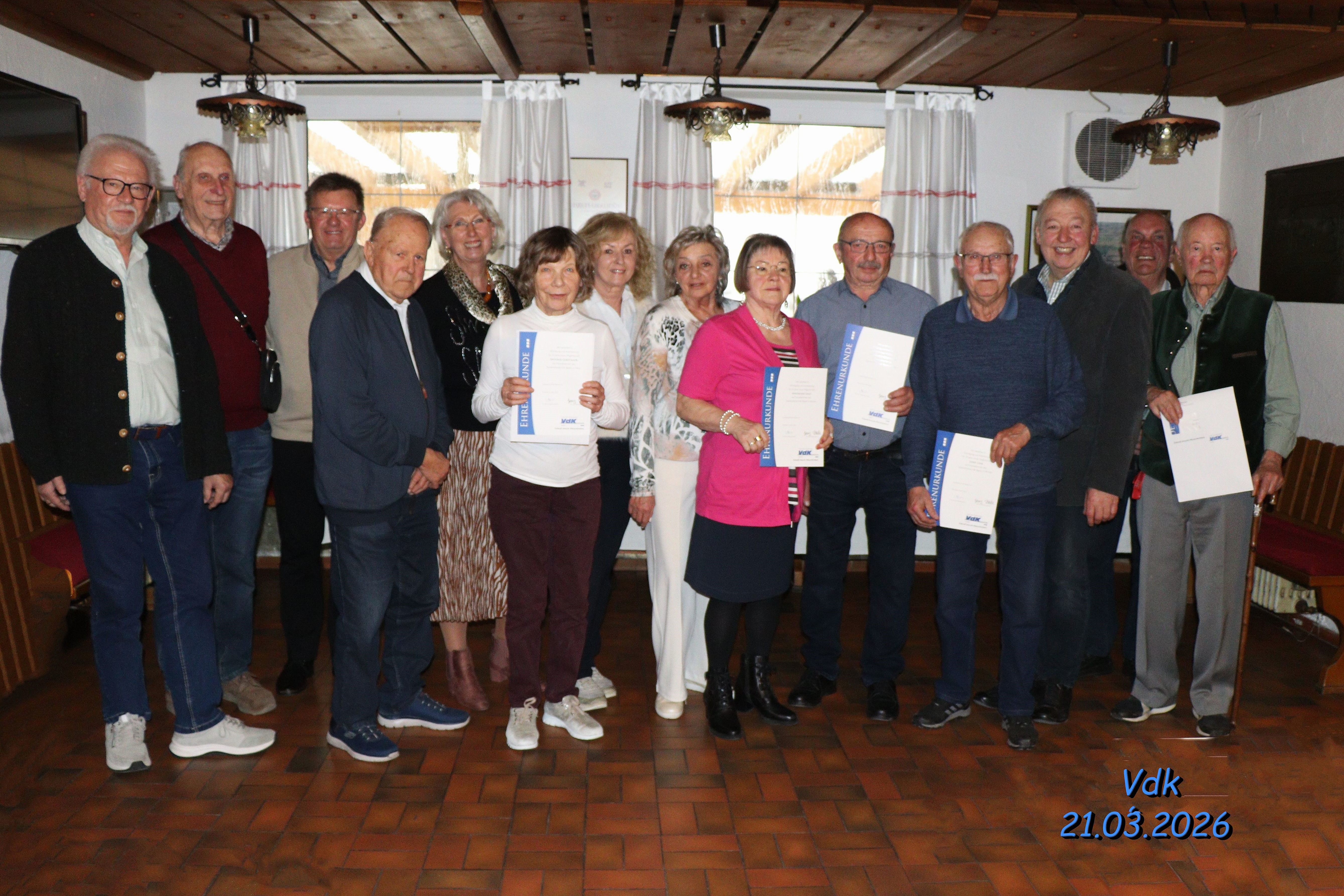 Fotobeschreibung v.l. Kienmoser Paul, H&auml;rtel J&uuml;rgen, Schneiderat Walter, Schmid Ernst, Weigler Helga, Gerstmayer Antonie, Man&szlig;hardt Conny, Steinwinter Monika, Graf Annemarie, Kitzinger Leo, Link Josef, J&auml;ger Alois, B&ouml;ck Georg, Peter M&uuml;ller