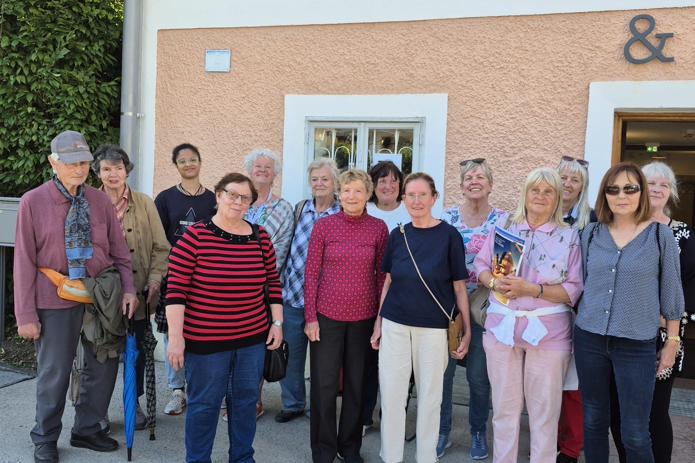 Gruppenfoto Teilnehmer Gruppenfoto Teilnehmer Besuch Stille-Nacht-Museum