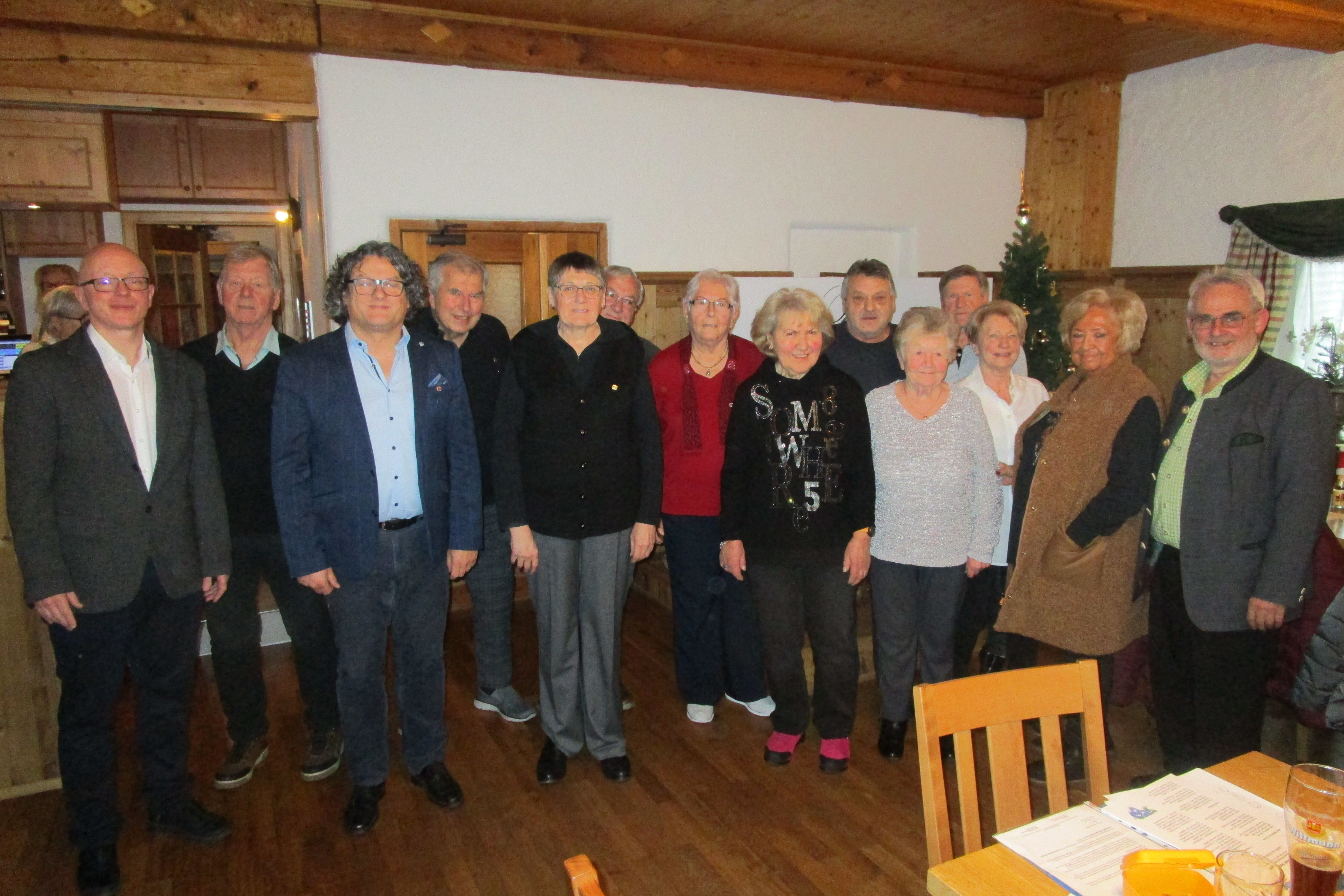 Die geehrten Mitglieder mit Repr&auml;sentanten der VdK-Gemeinschaft